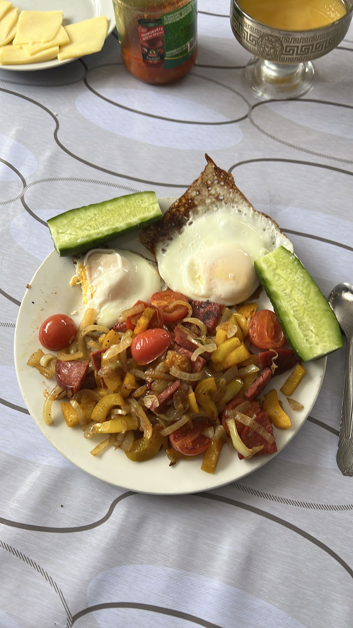 Яичница с овощами