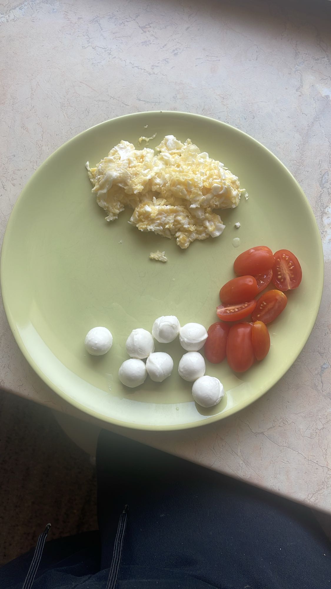 Jajecznica z mozzarellą