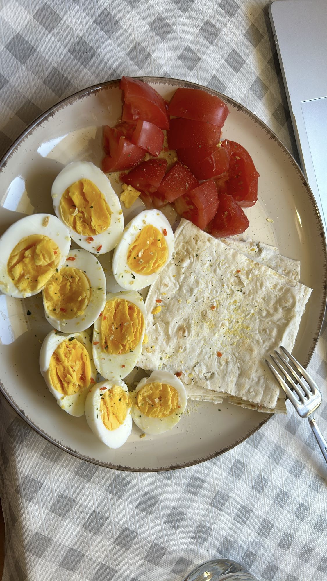 Boiled Eggs with Flatbread
