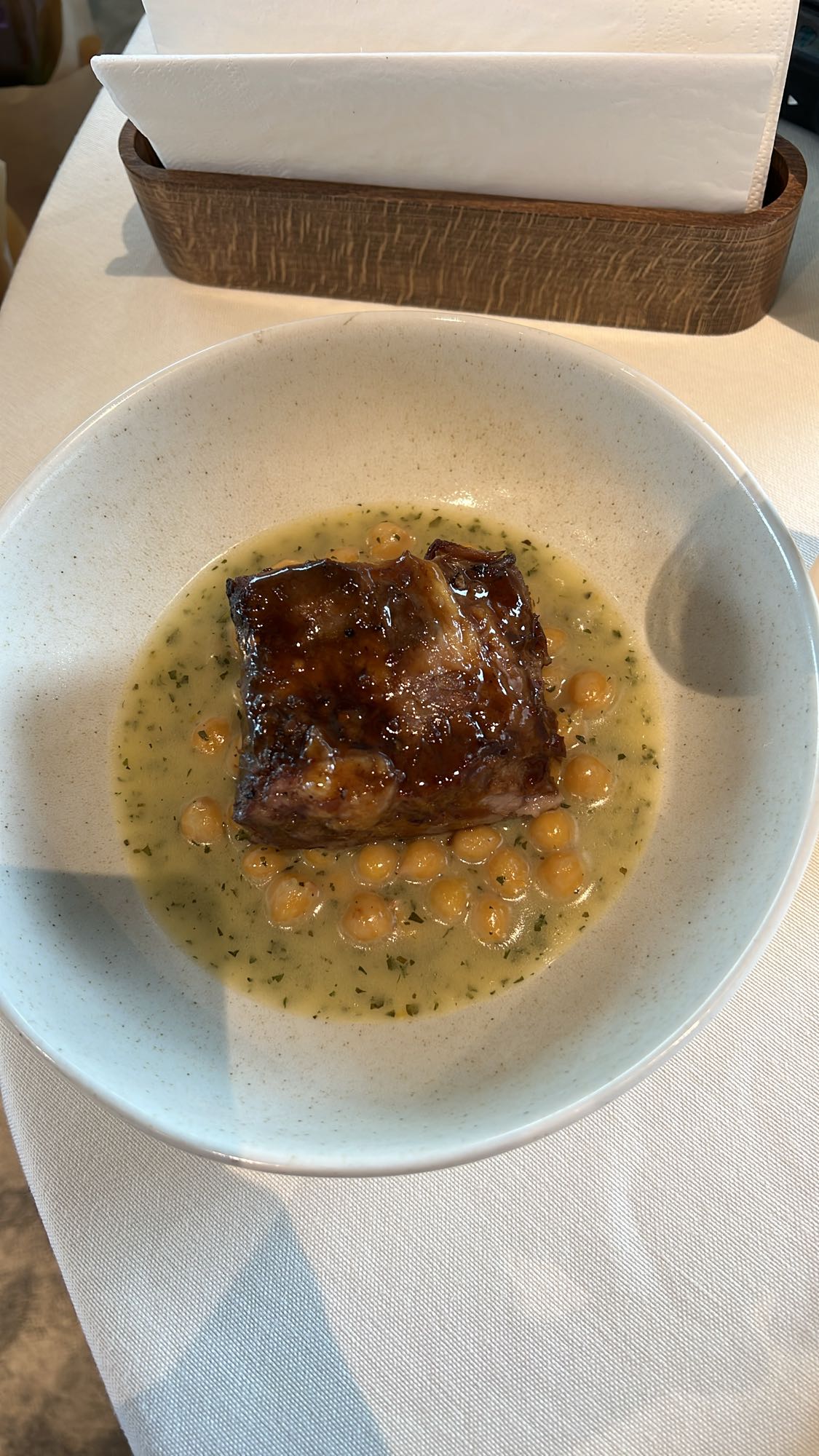 Тушеные ребра с нутом