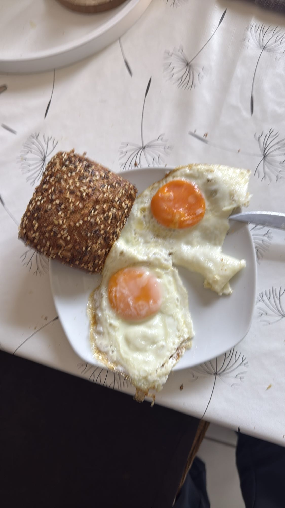 Spiegelei mit Vollkornbrot