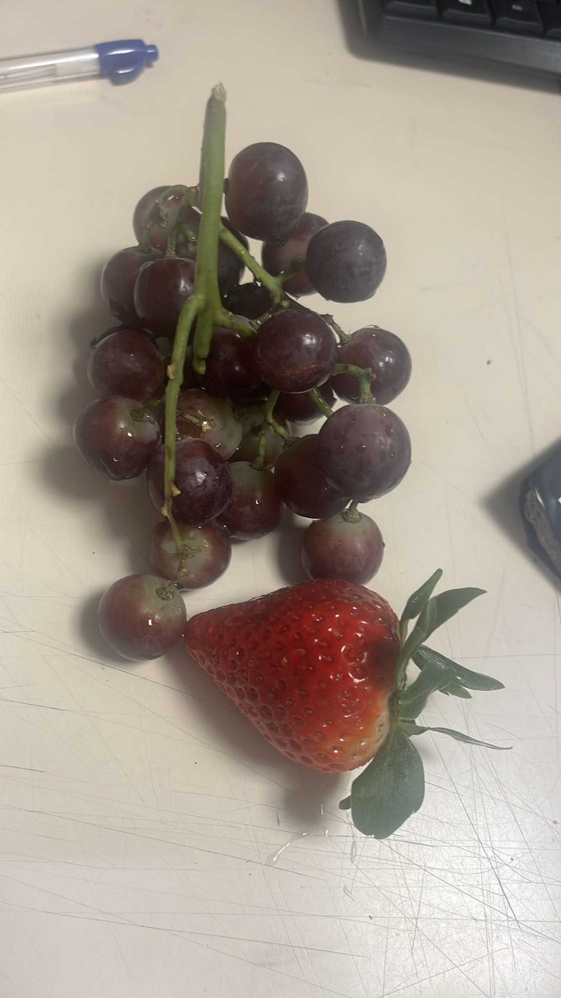 Winogrona i truskawka