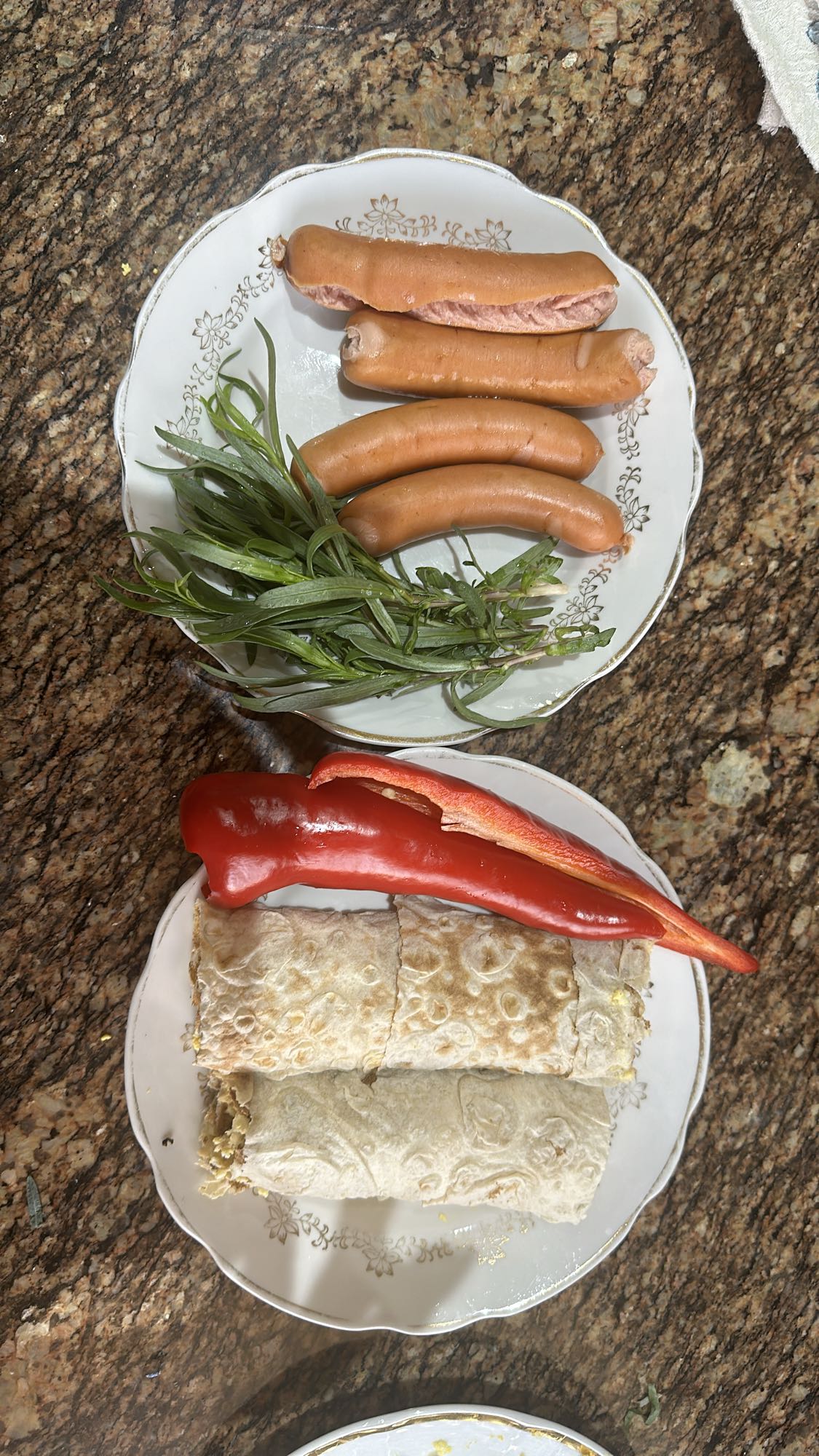 Сосиски с лавашем