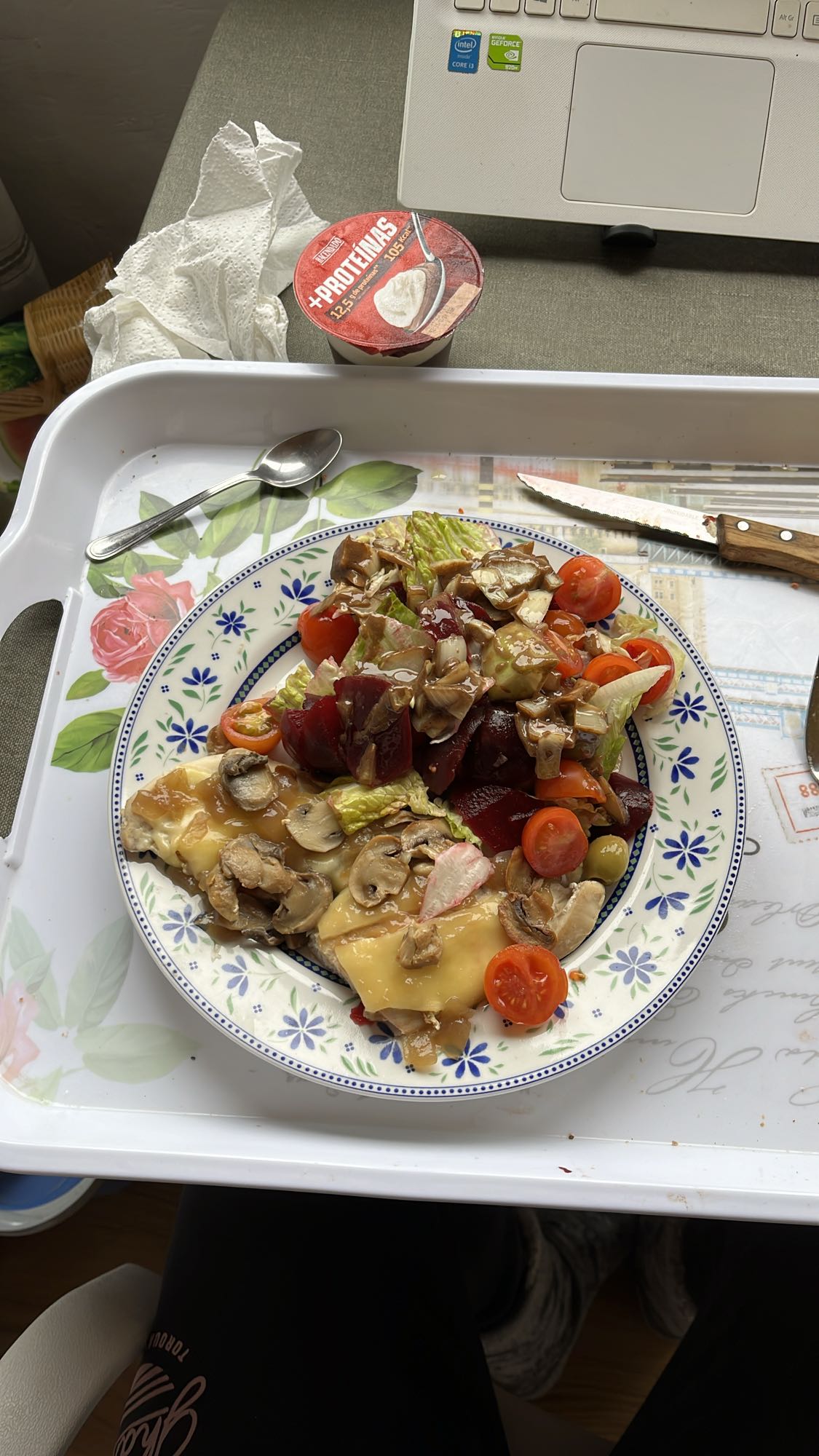 Ensalada con pollo y queso