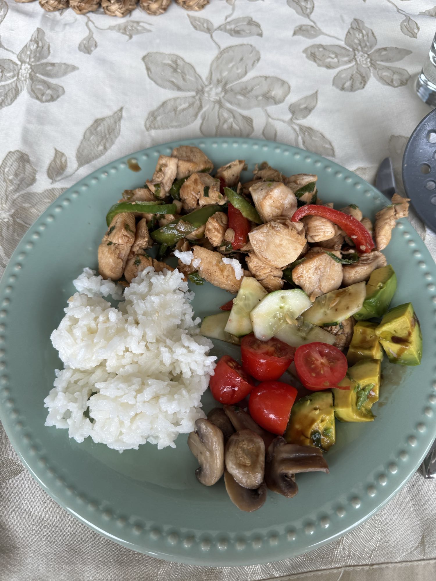 Pollo salteado con arroz
