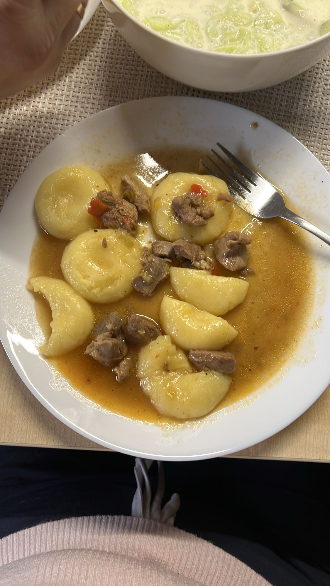 Kluski śląskie z gulaszem