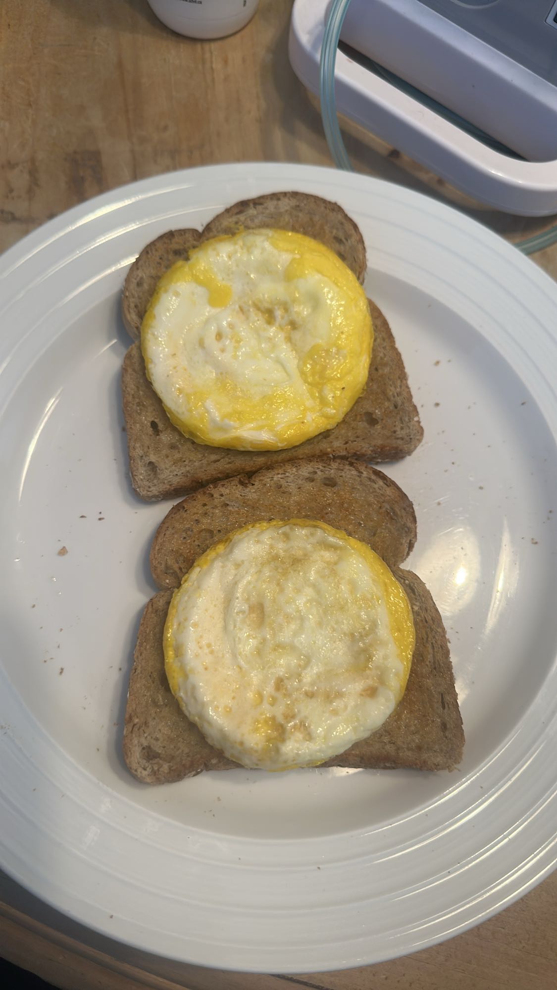 Oeufs sur pain grillé