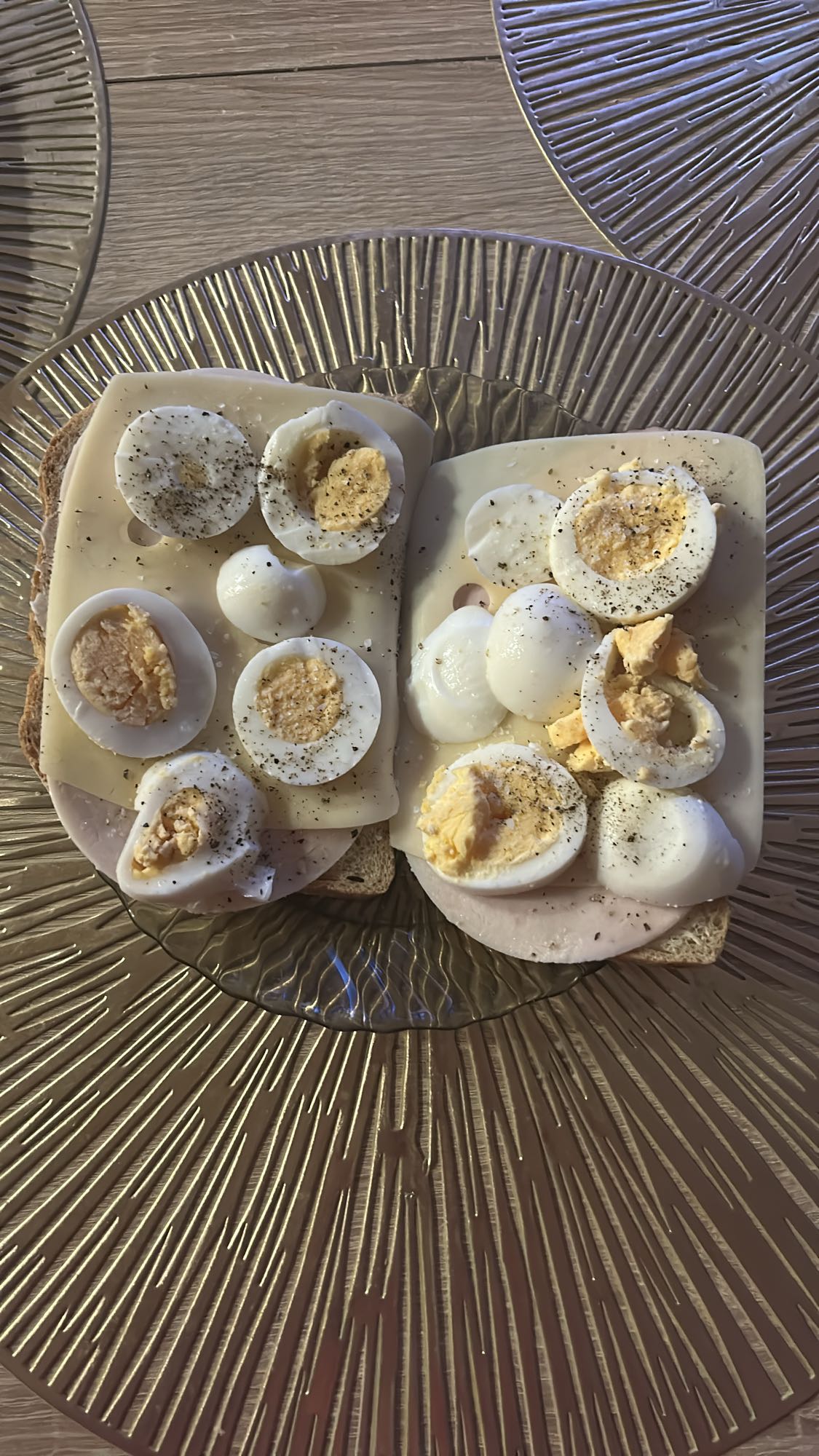 Kanapki z jajkiem i serem