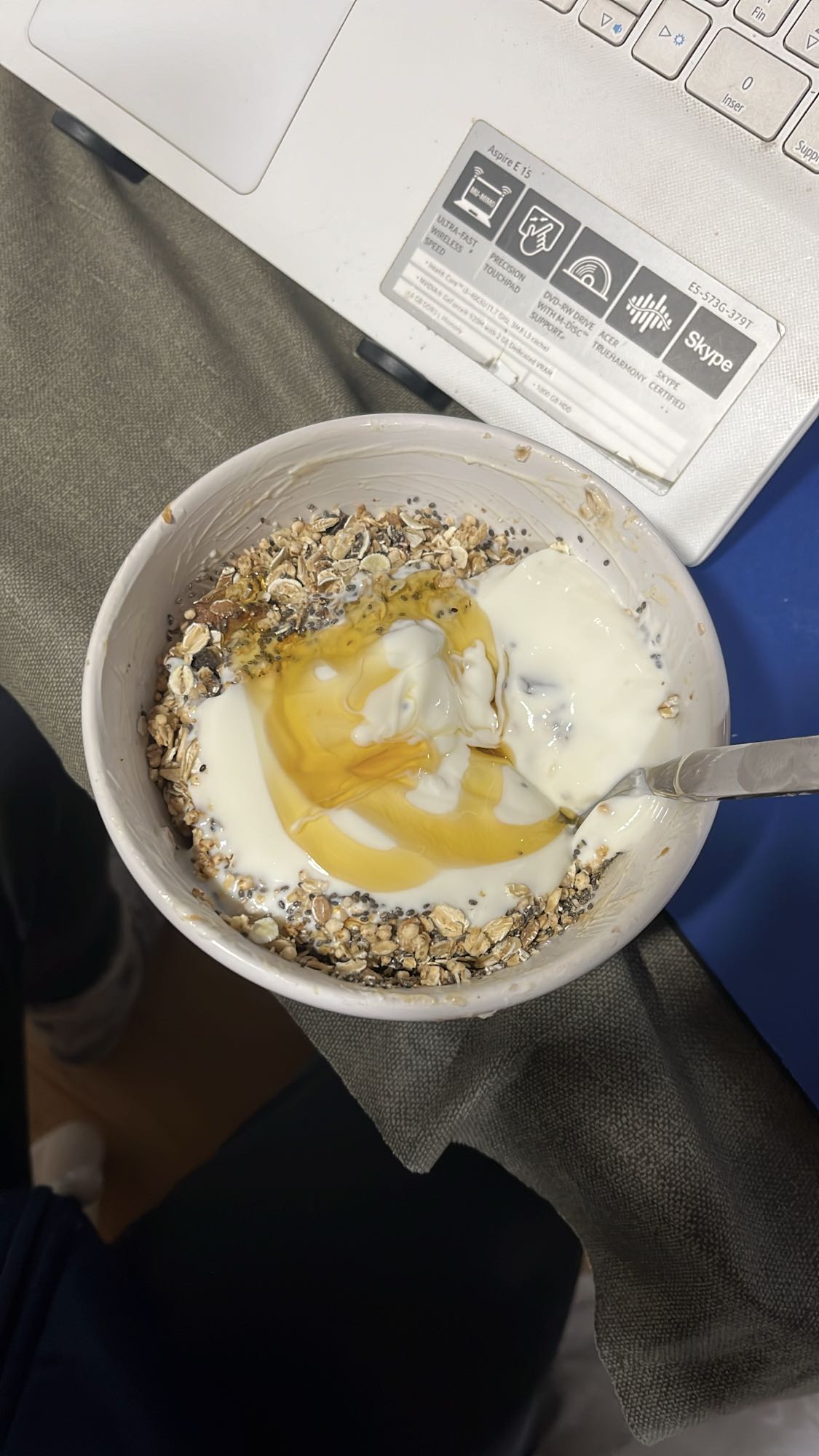 Yogur con avena y miel