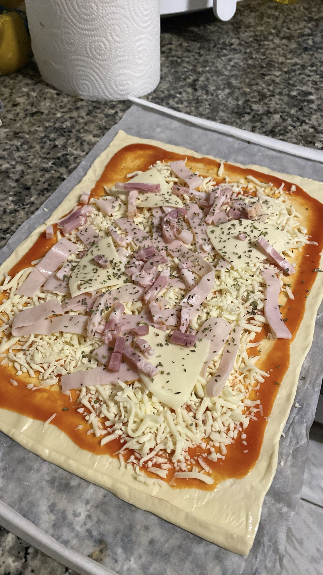 Pizza casera de jamón y queso