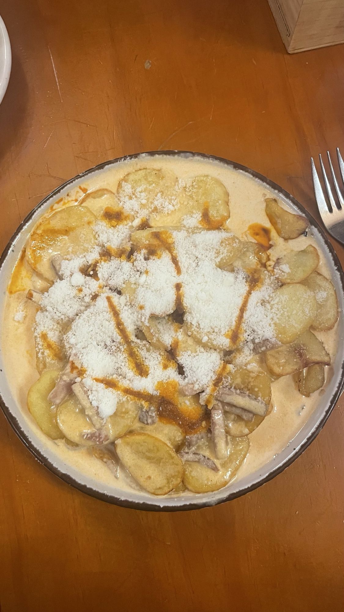 Papas con carne en salsa