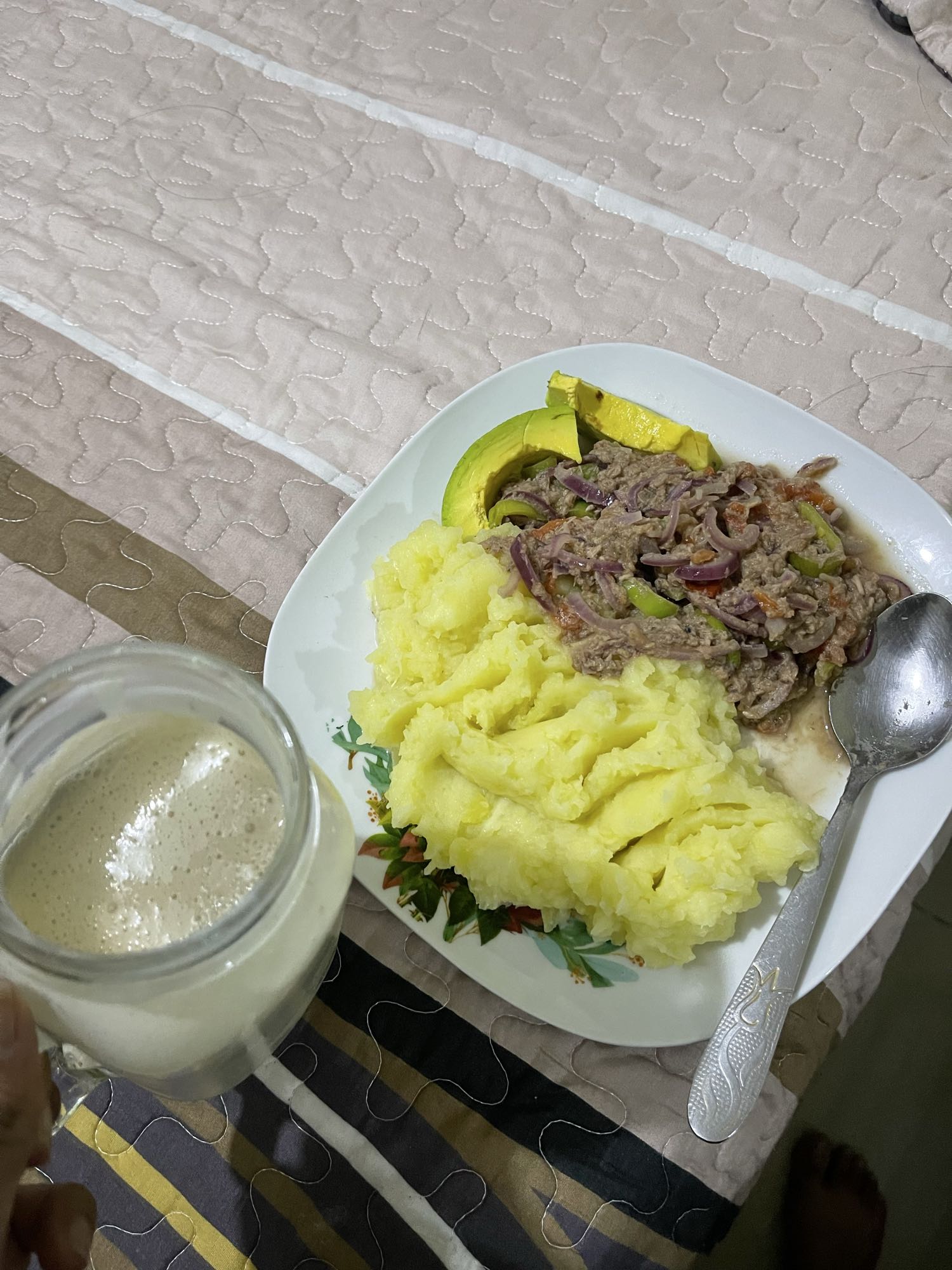 Puré de papas con carne