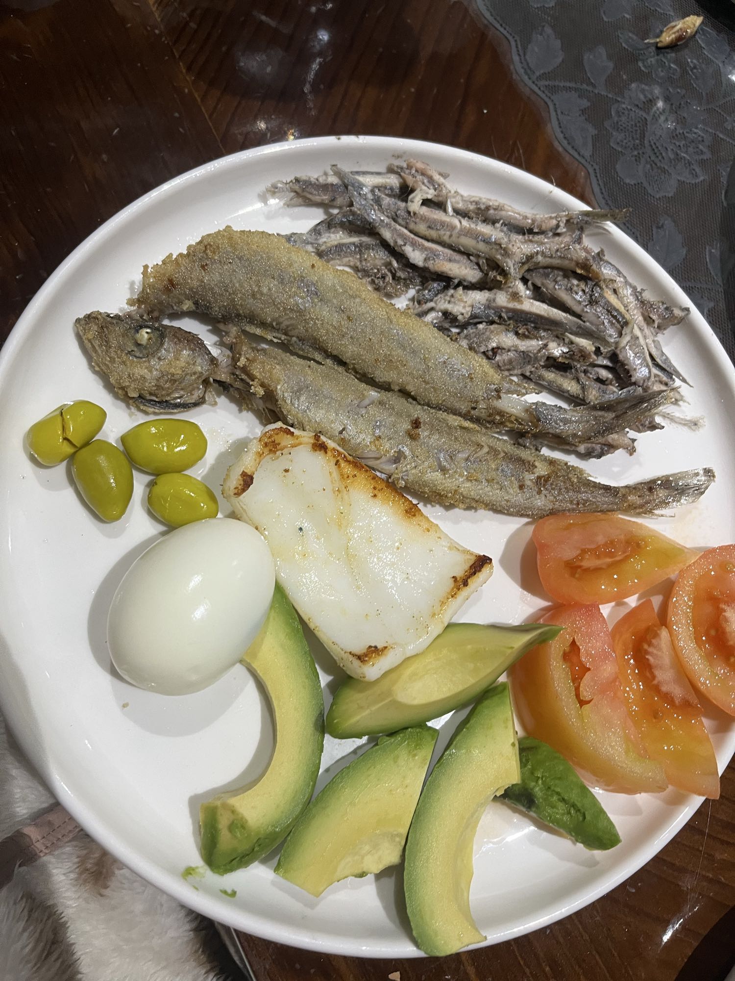 Plato de pescado y verduras