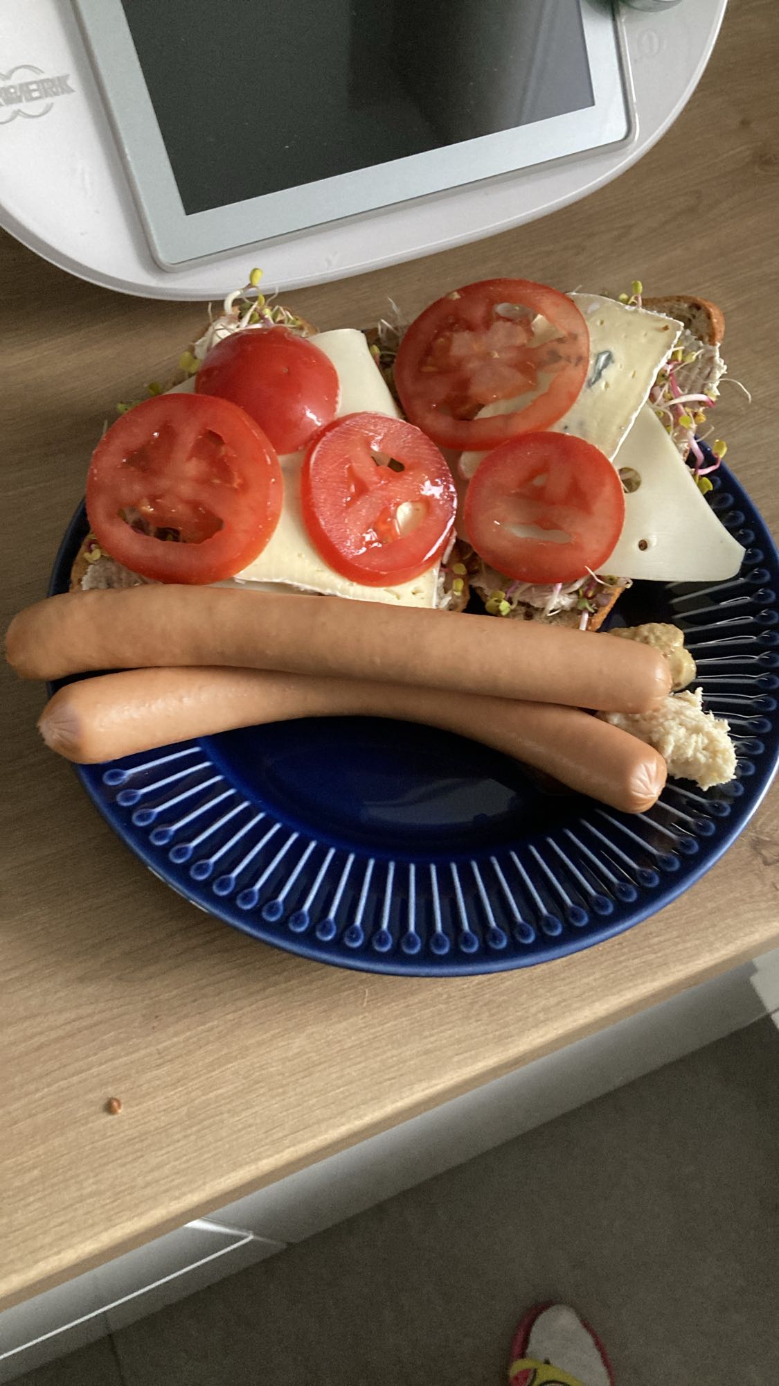 Kanapki z parówkami