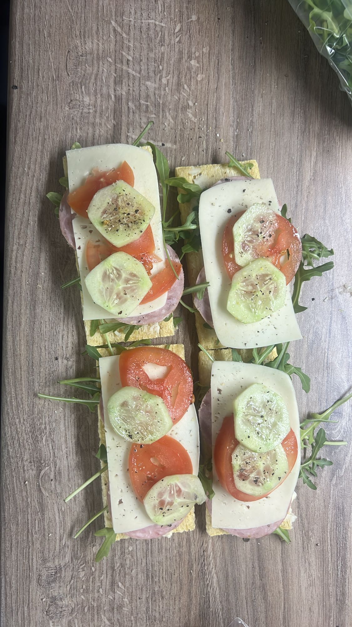 Kanapki z serem i warzywami