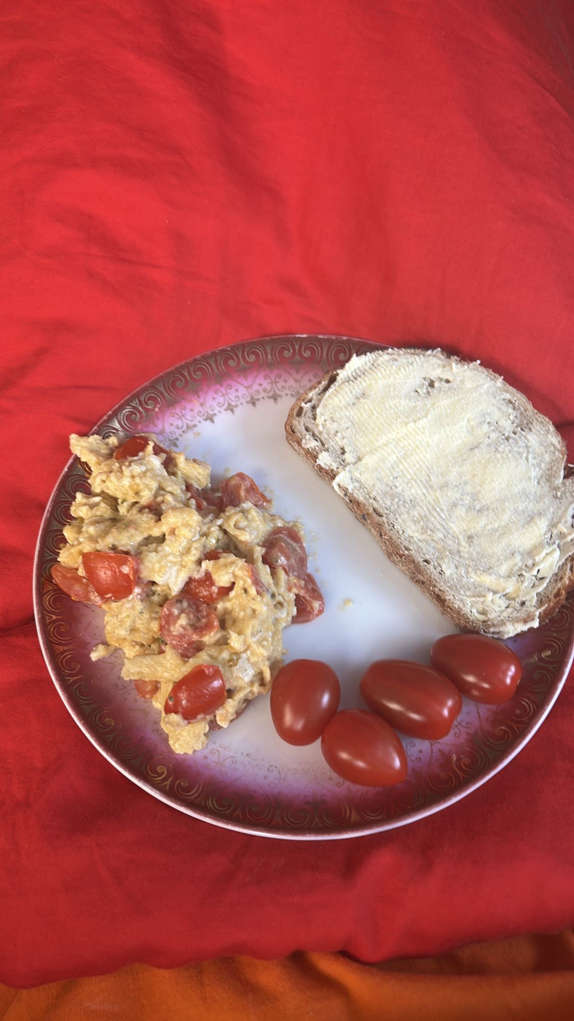 Jajecznica z pomidorami