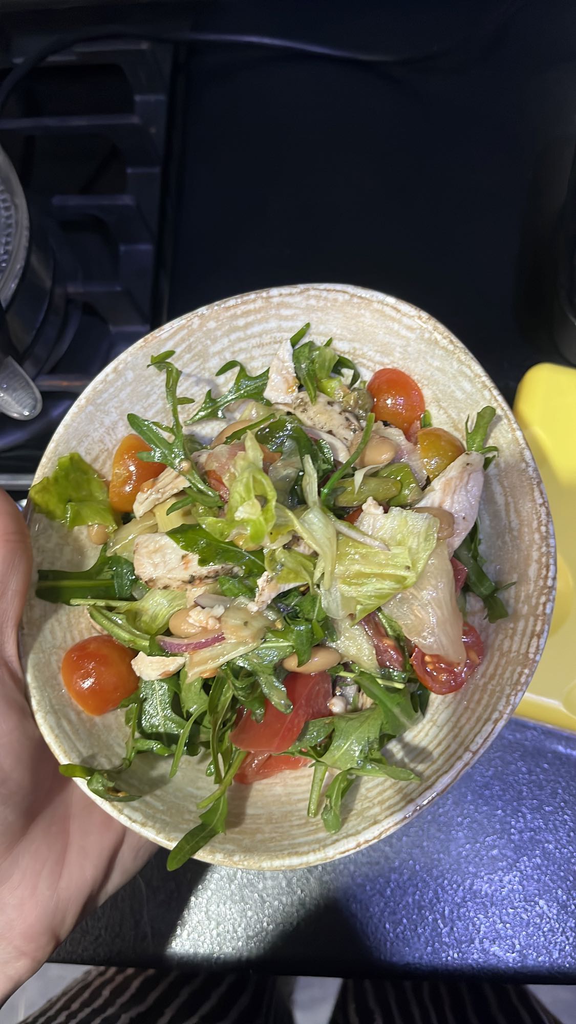 Салат с курицей и овощами