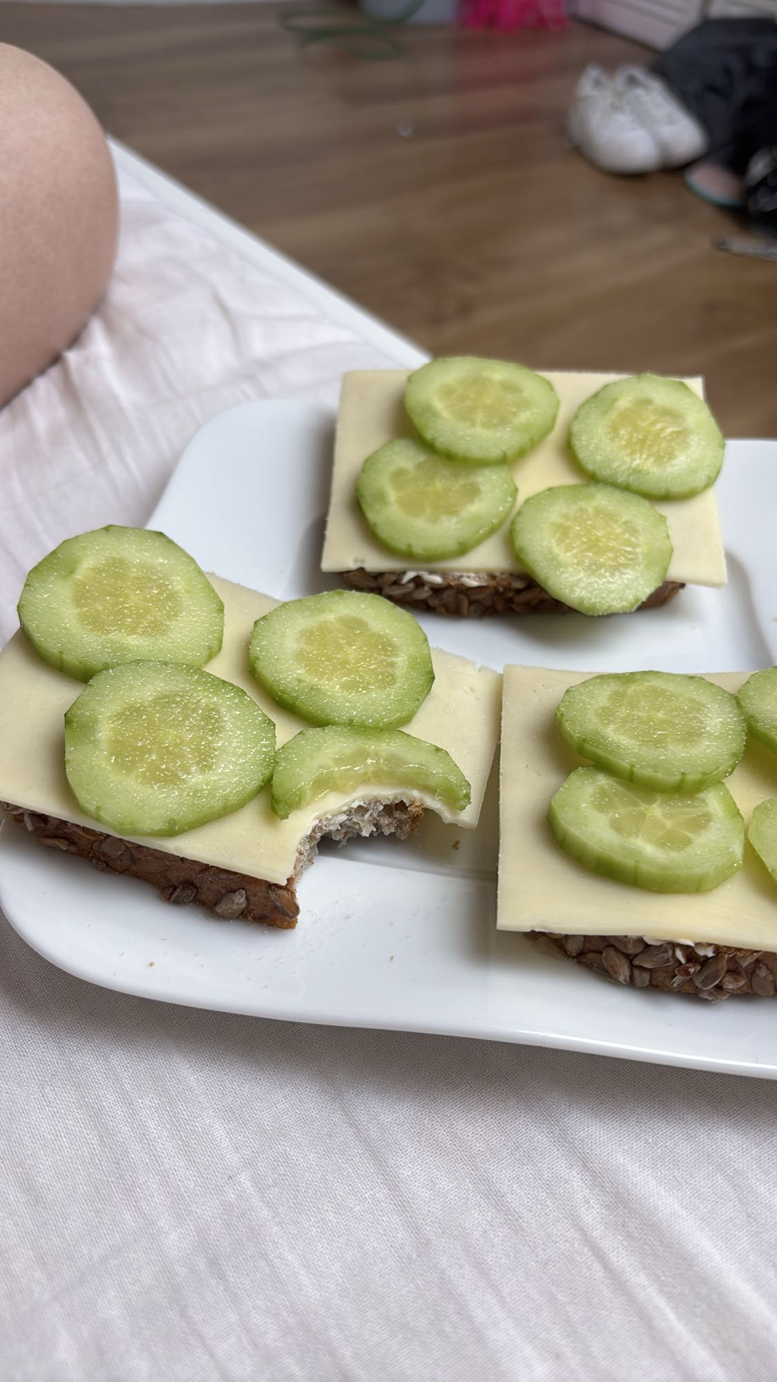 Kanapki z serem i ogórkiem