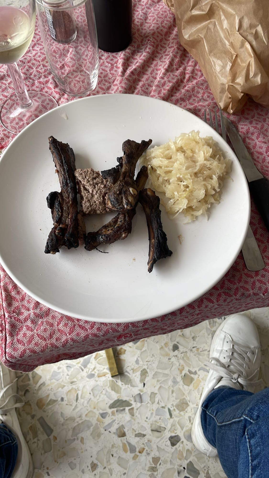 Côtes grillées et choucroute