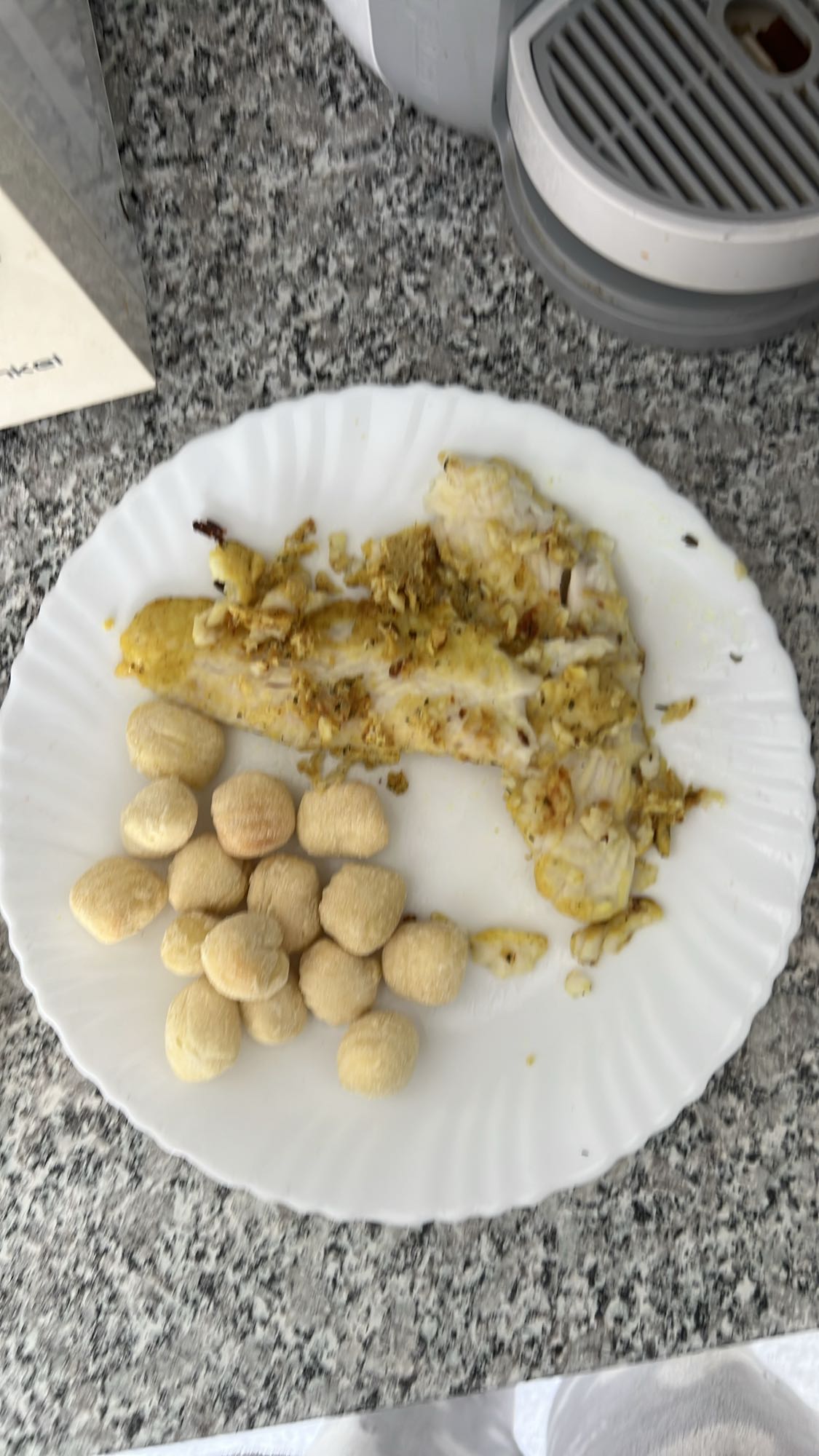 Pescado con pan de yuca