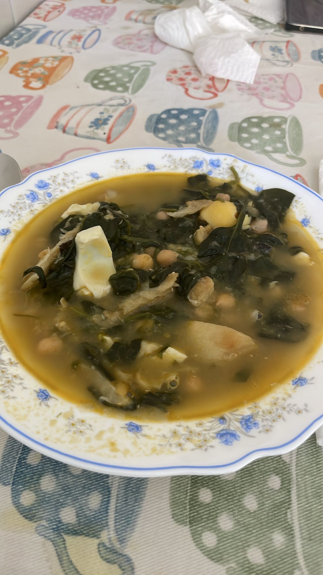 Sopa de garbanzos y espinacas