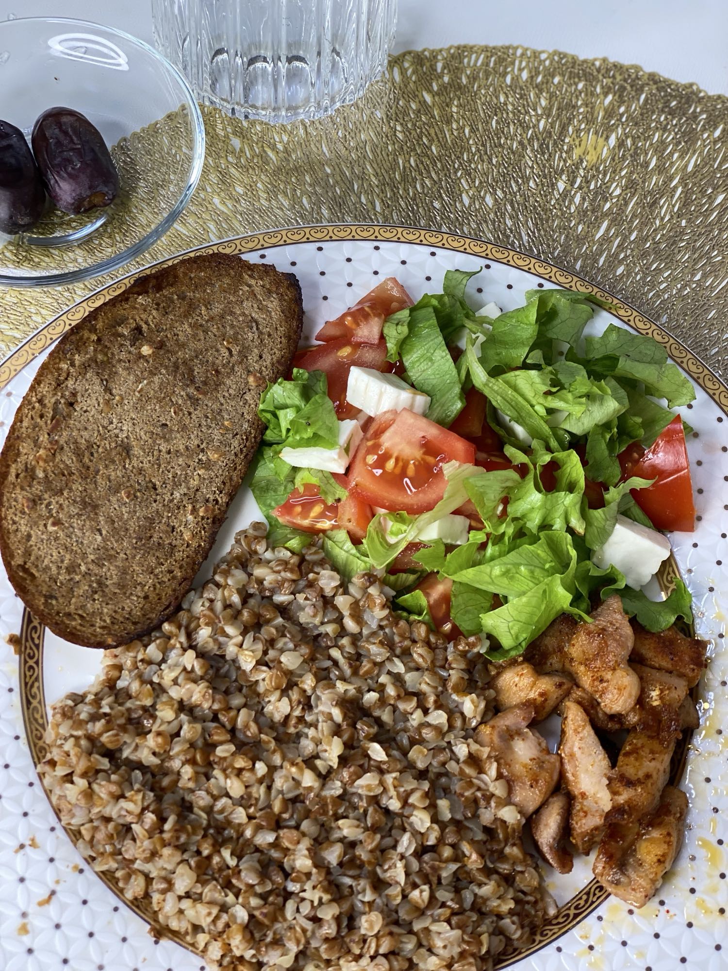 Karabuğdaylı Tavuk Tabağı