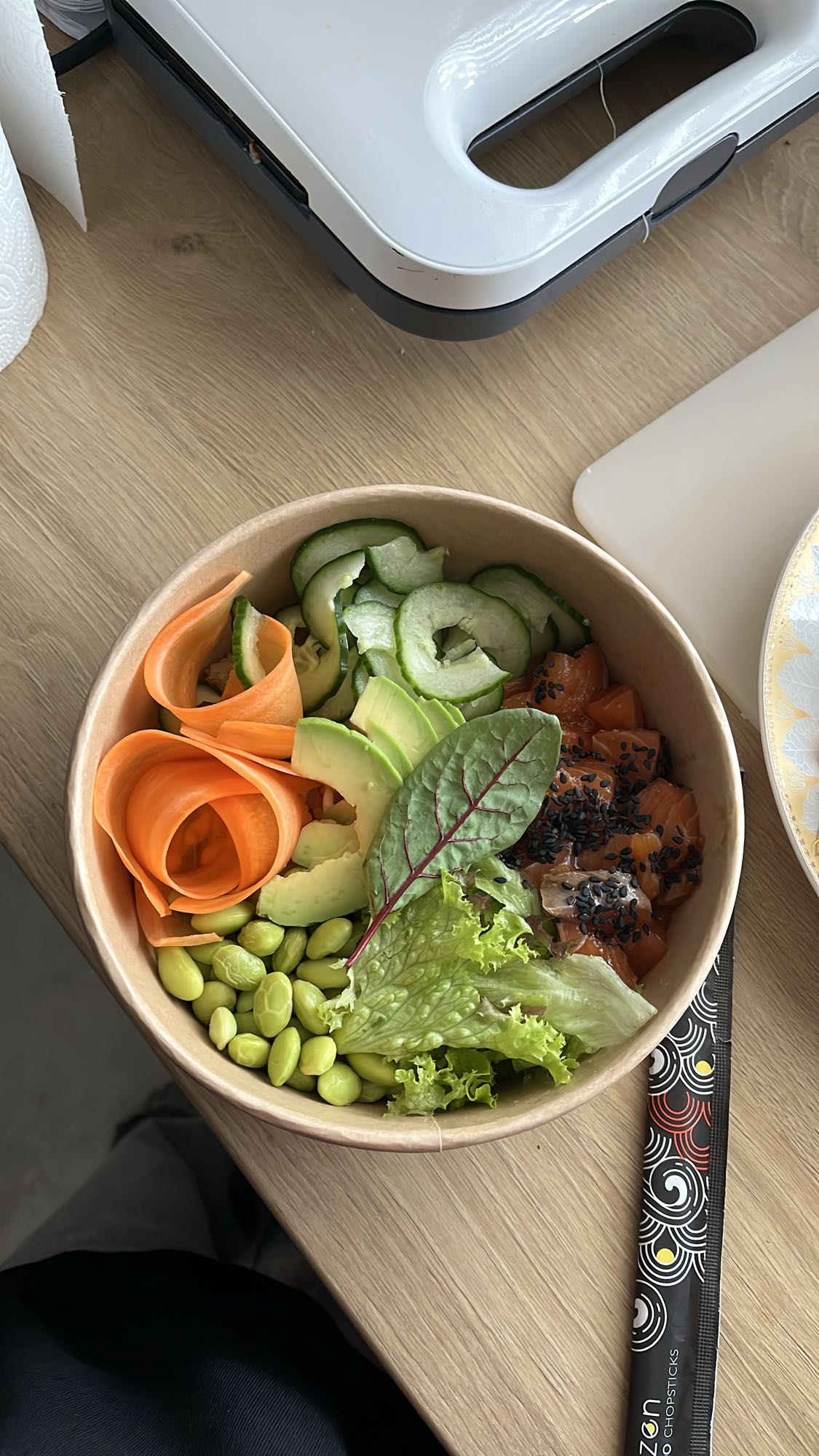 Poke bowl z łososiem