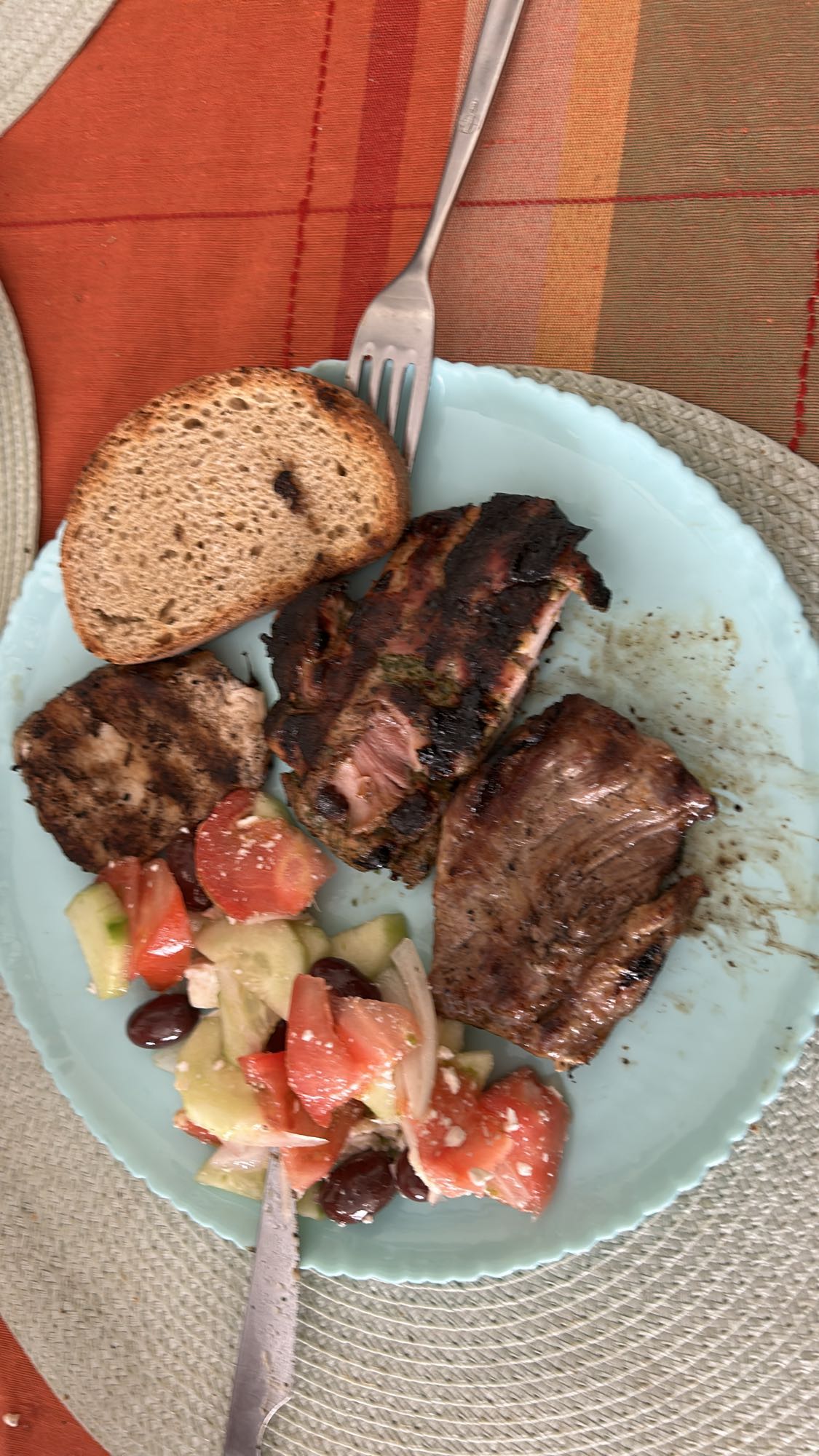 Parrillada con ensalada