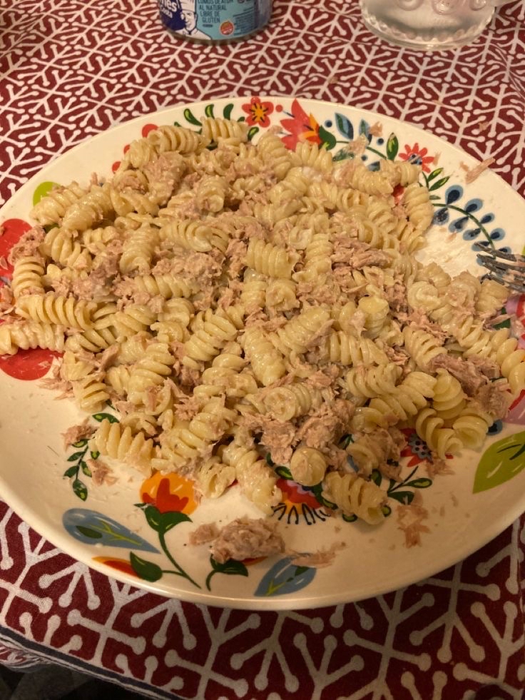 Pasta con atún y mayonesa