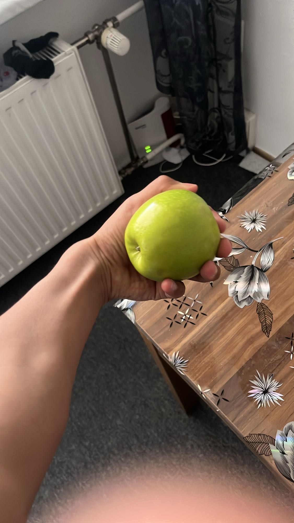 Зеленое яблоко