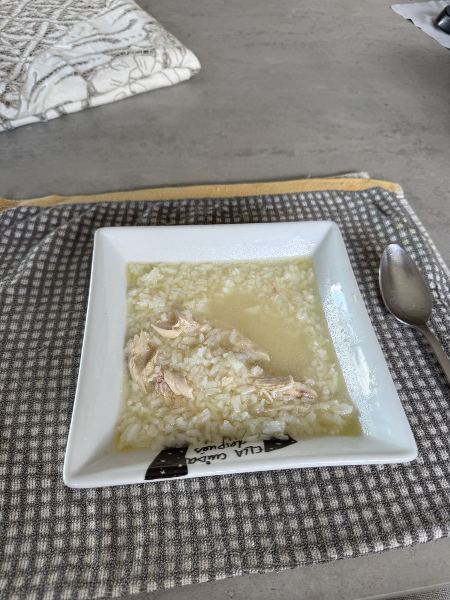 Sopa de arroz con pollo