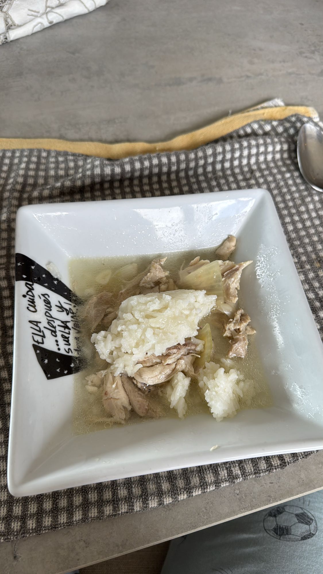 Sopa de pollo con arroz
