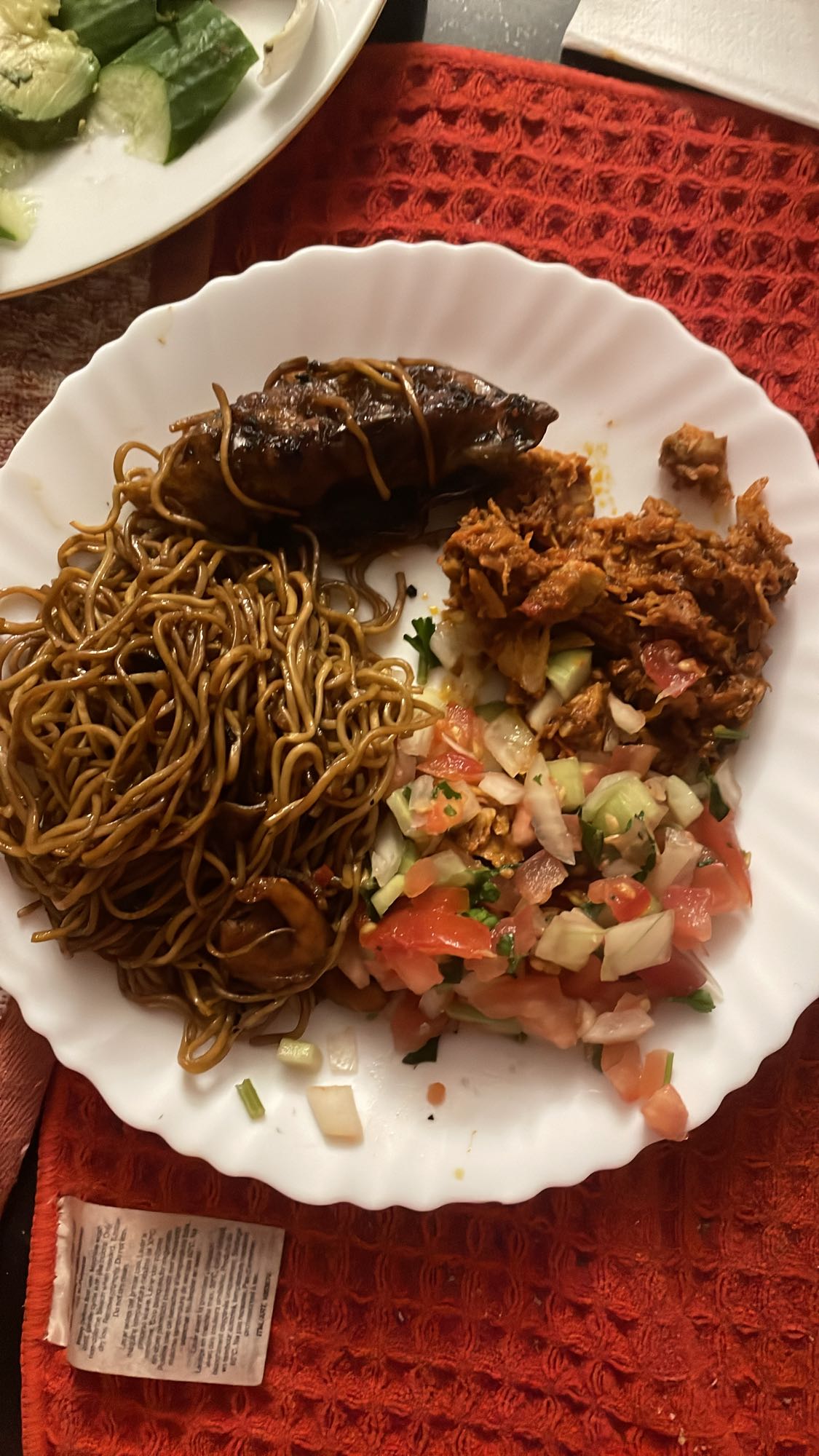 Nouilles et viande épicée