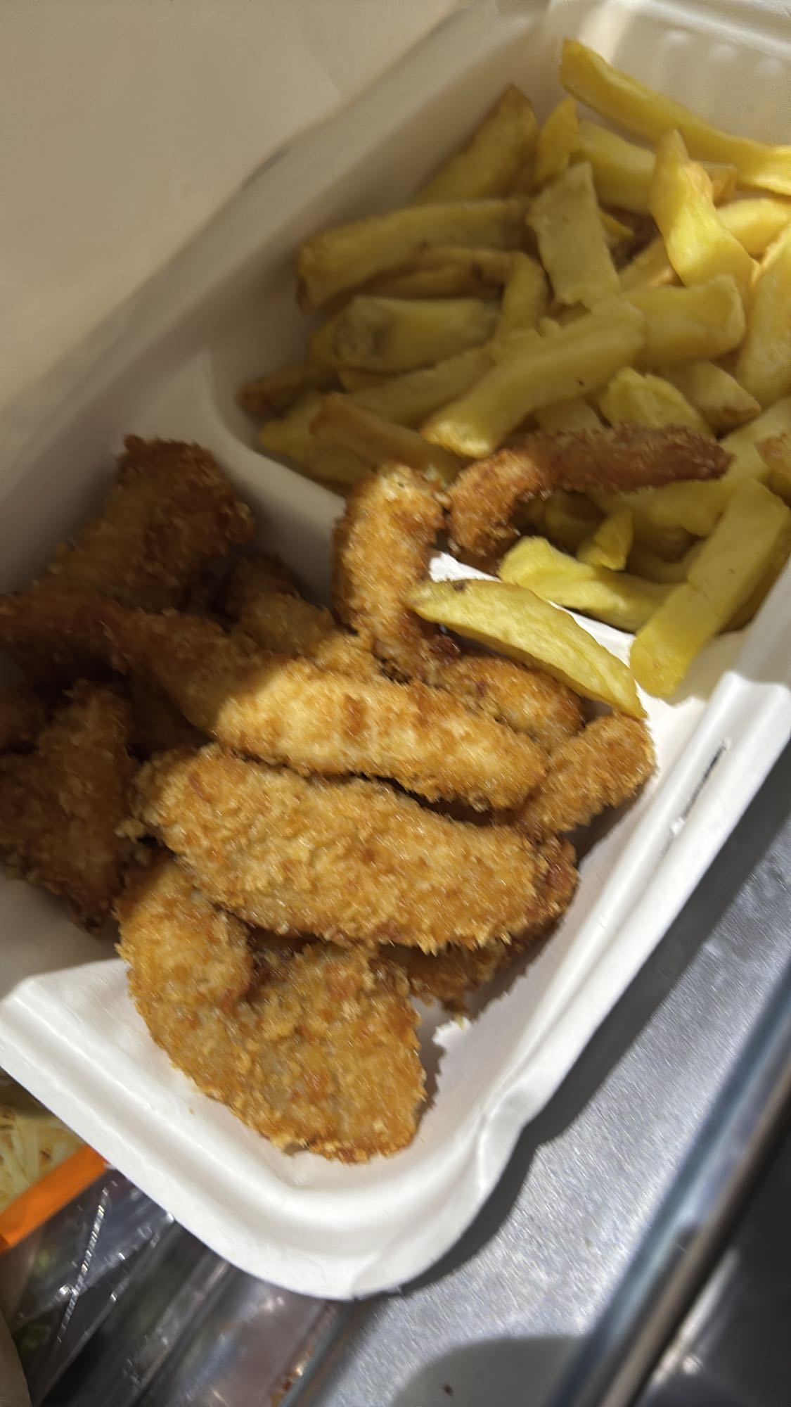 Pollo empanizado con papas