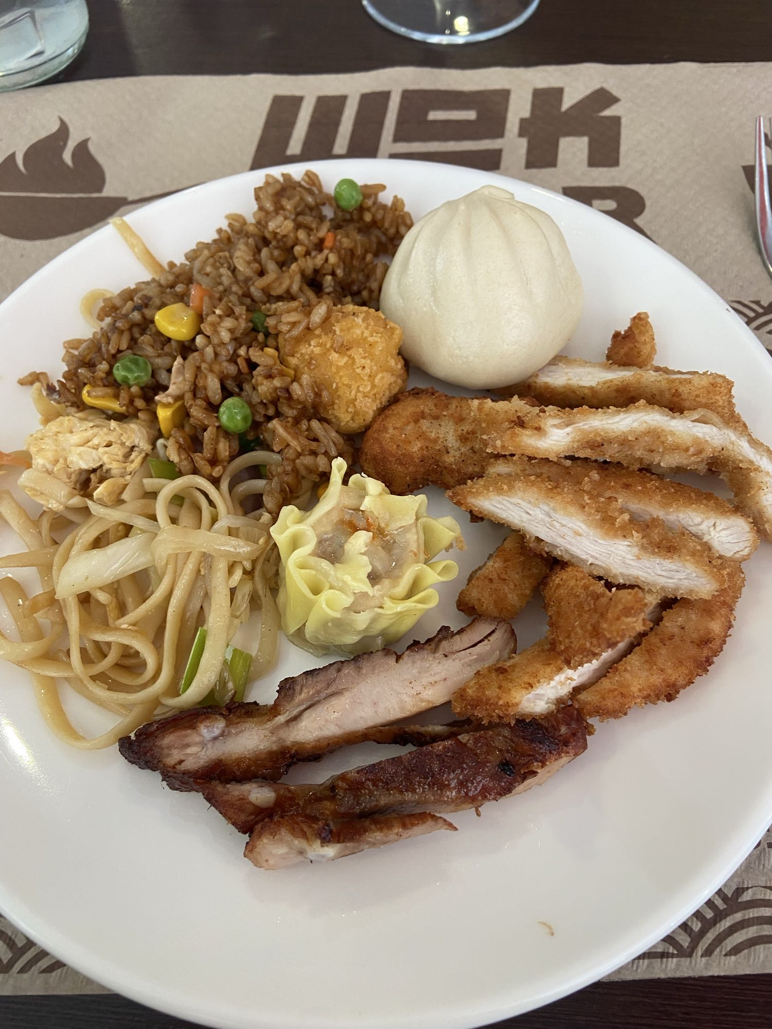 Plato asiático variado