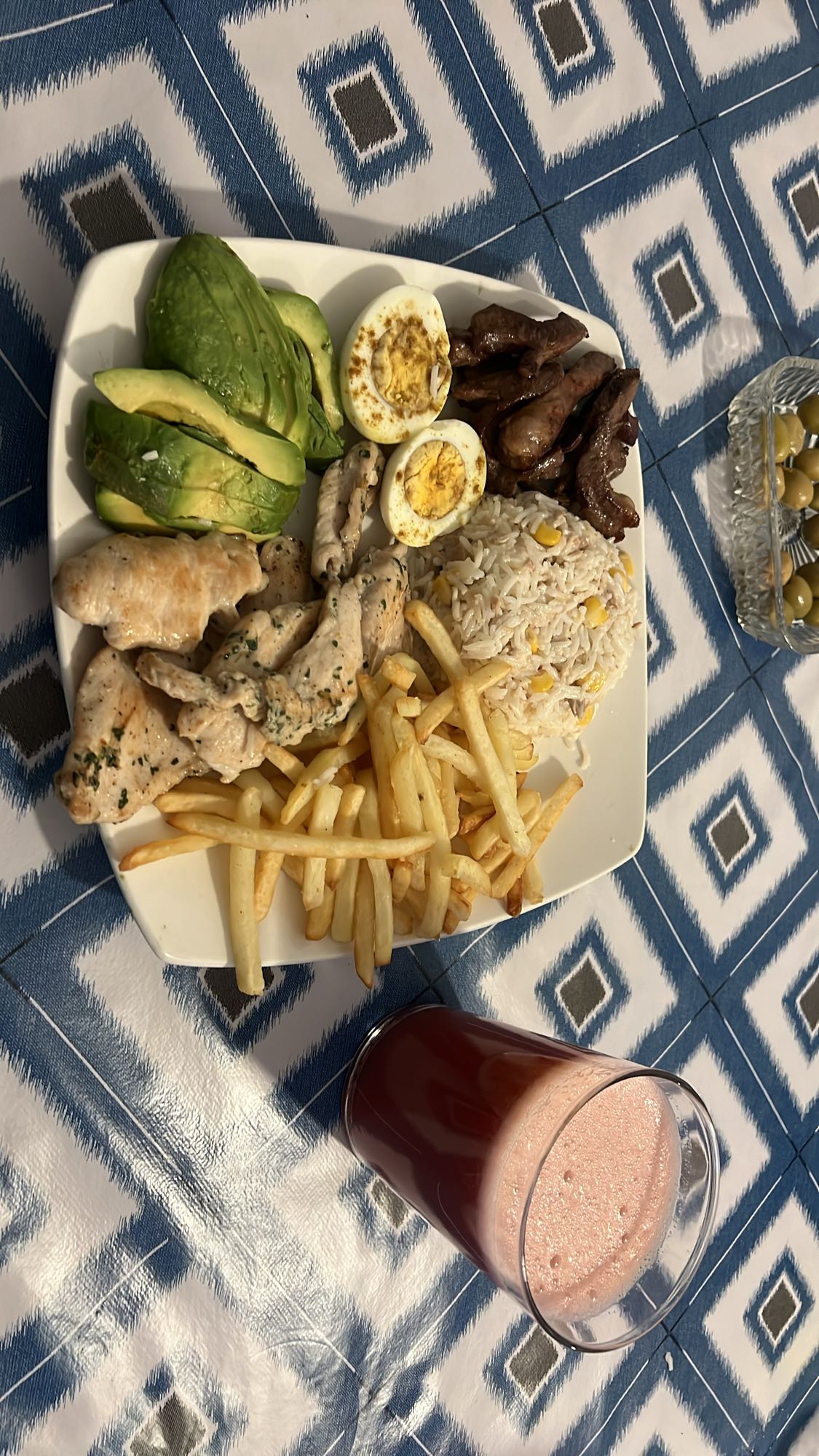 Plato mixto con batido