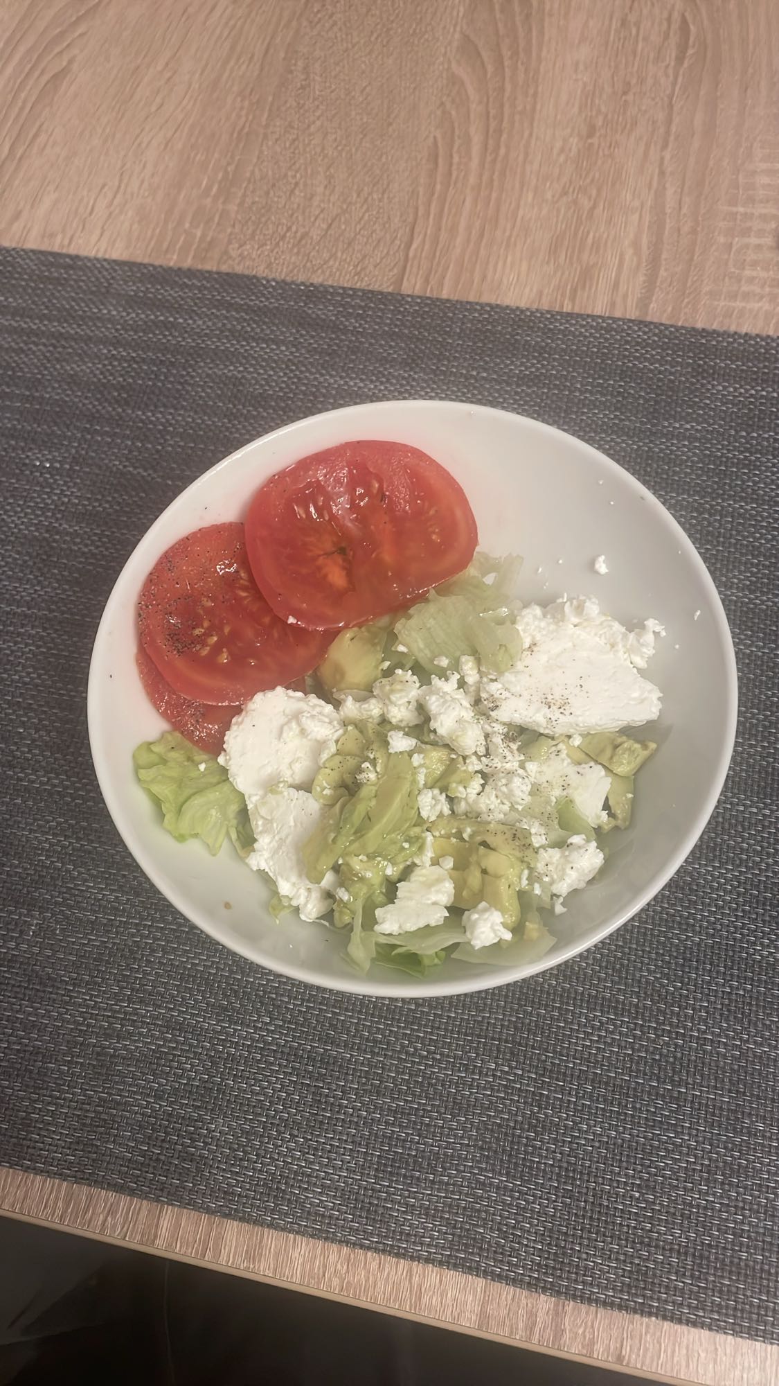 Sałatka z fetą i warzywami