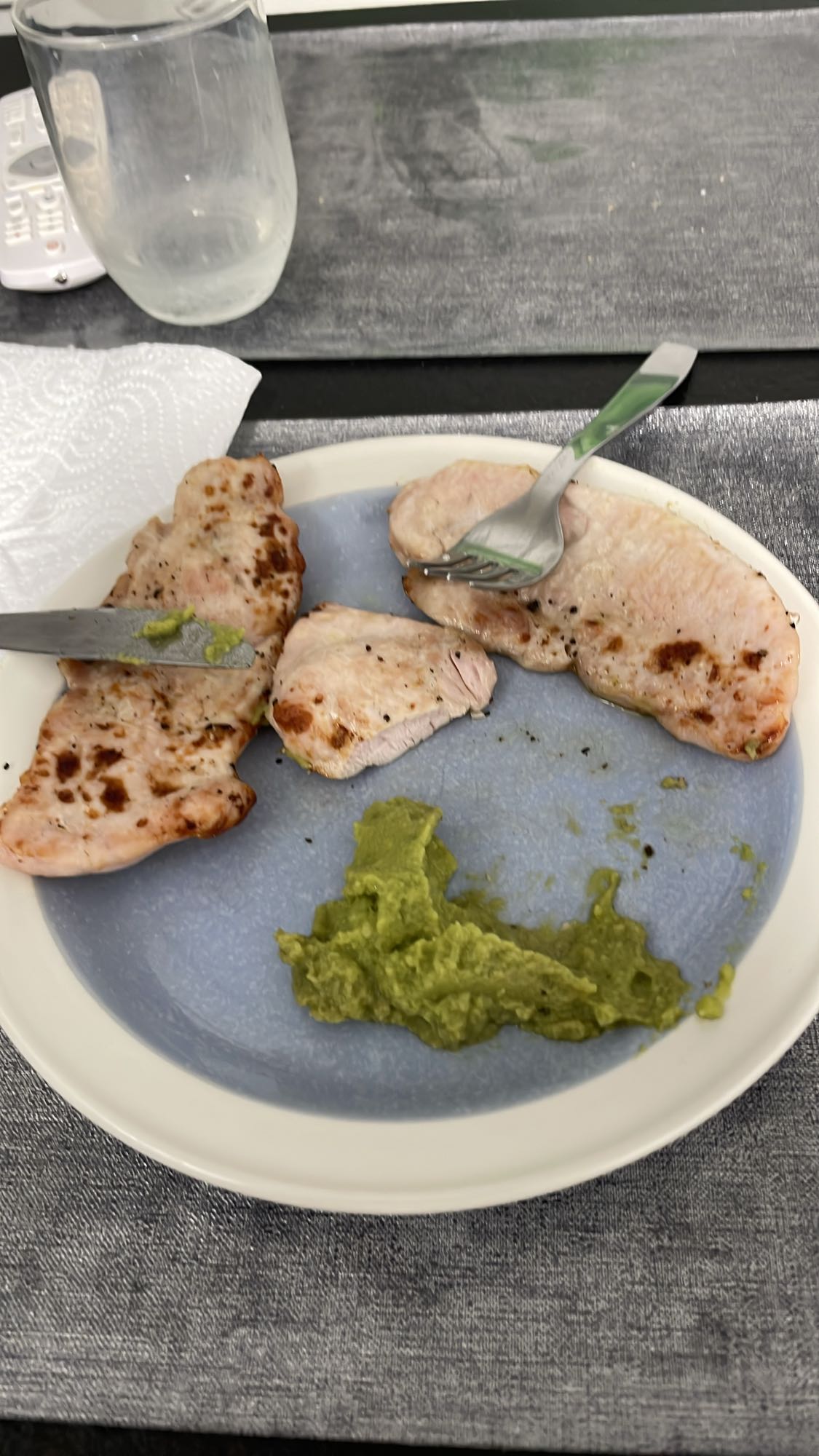 Pollo a la plancha con aguacate