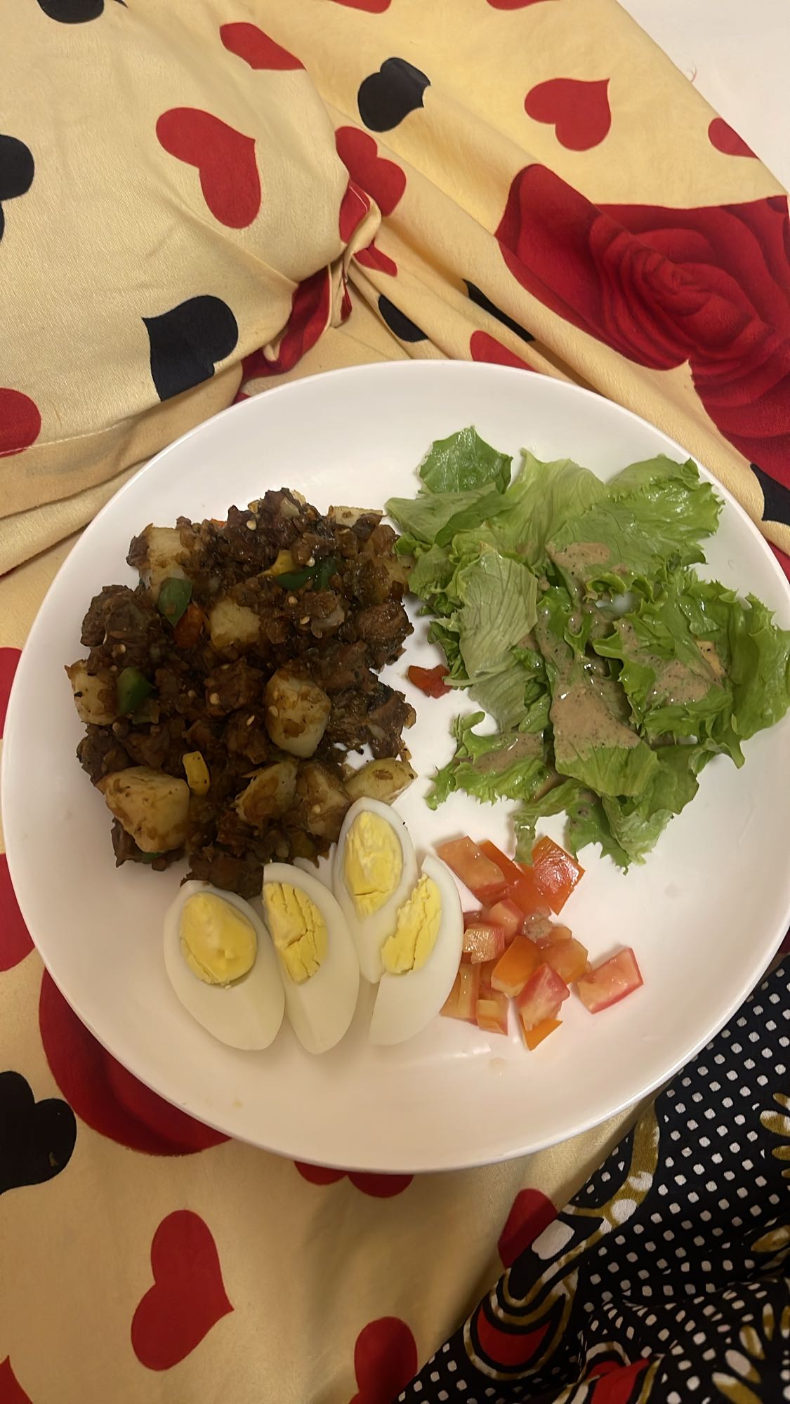 Salade et ragoût de viande