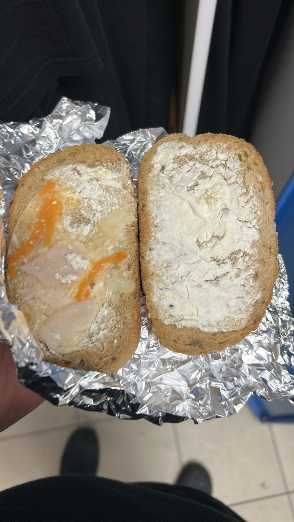 Kanapka z serkiem i kurczakiem