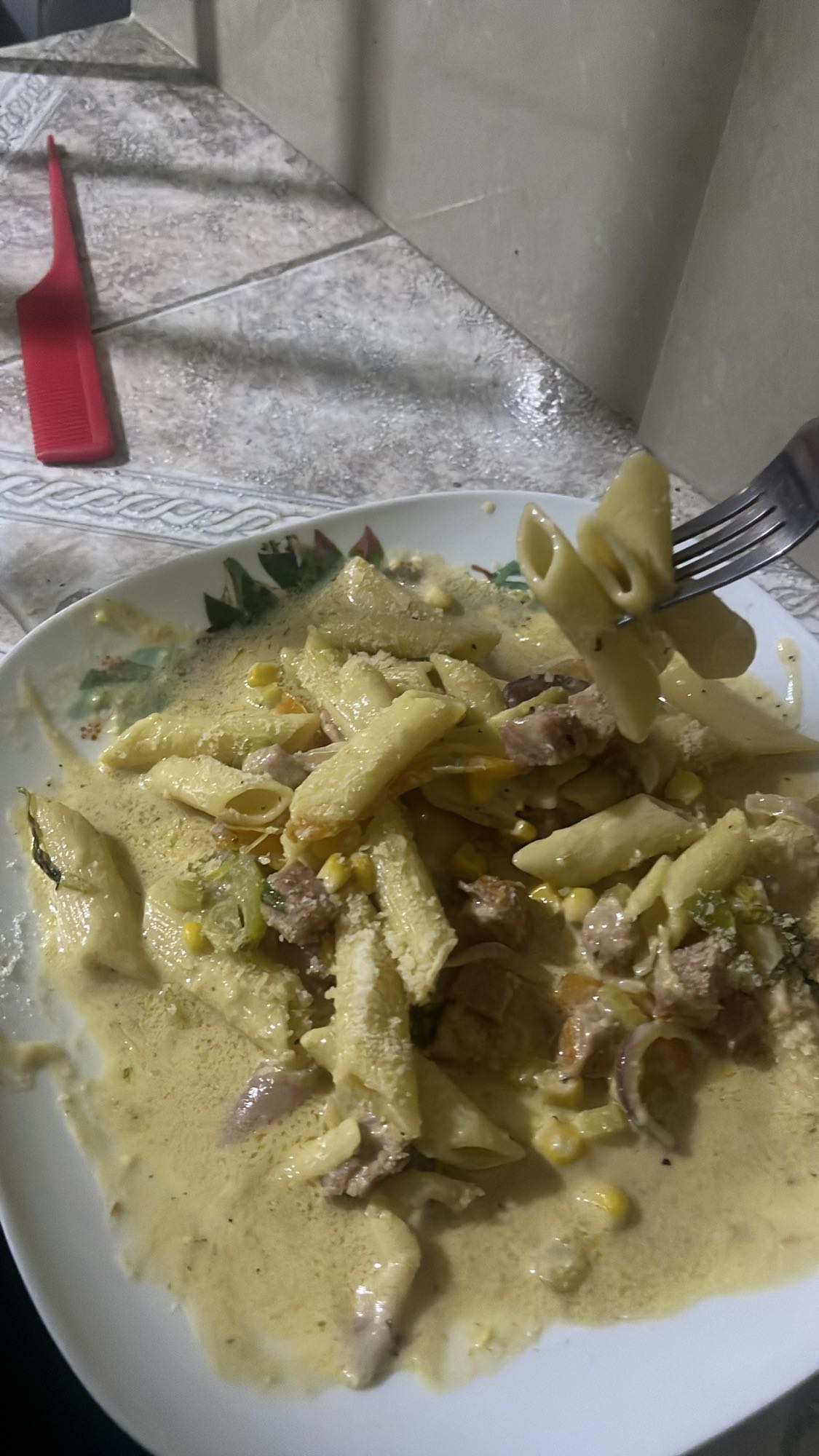 Pasta cremosa con carne