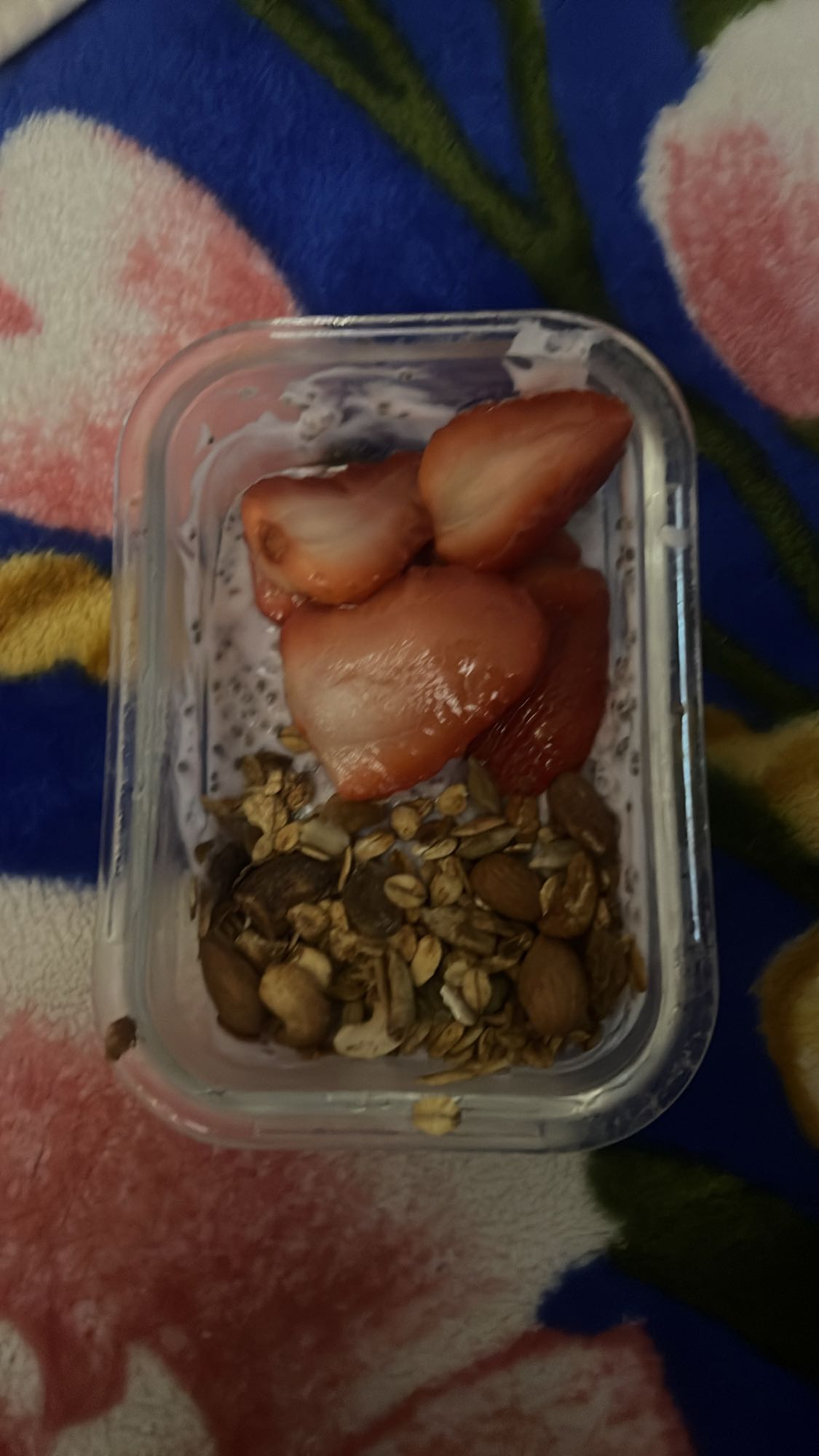 Yaourt aux fraises et graines