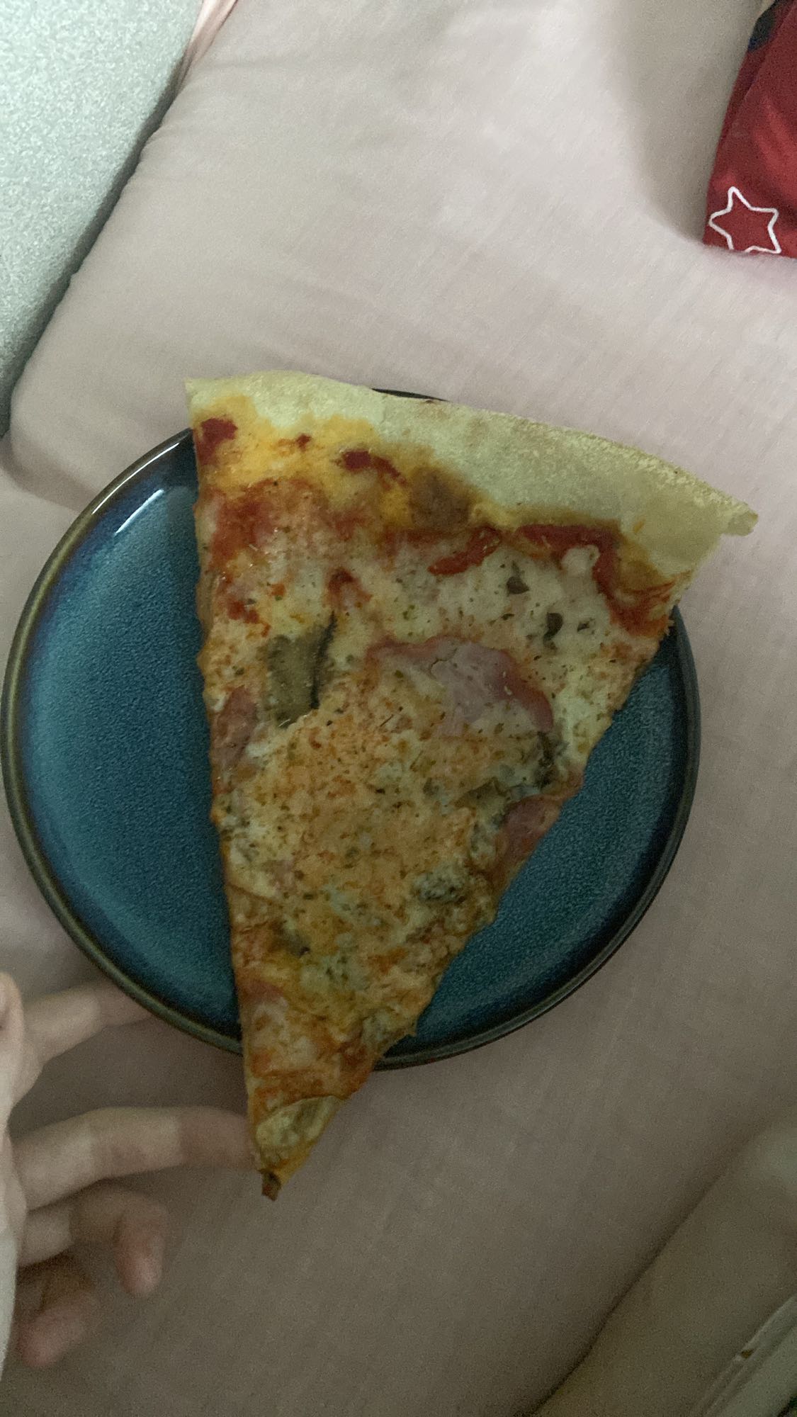 Pizza z szynką i pieczarkami