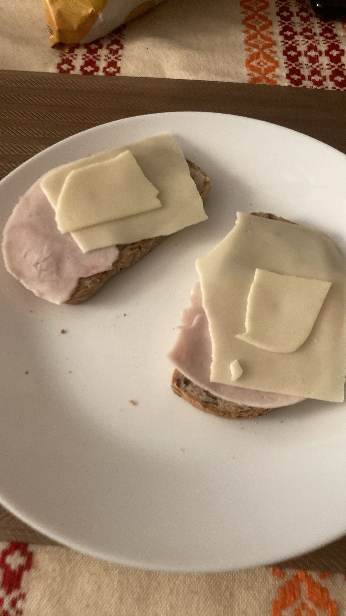 Kanapki z szynką i serem