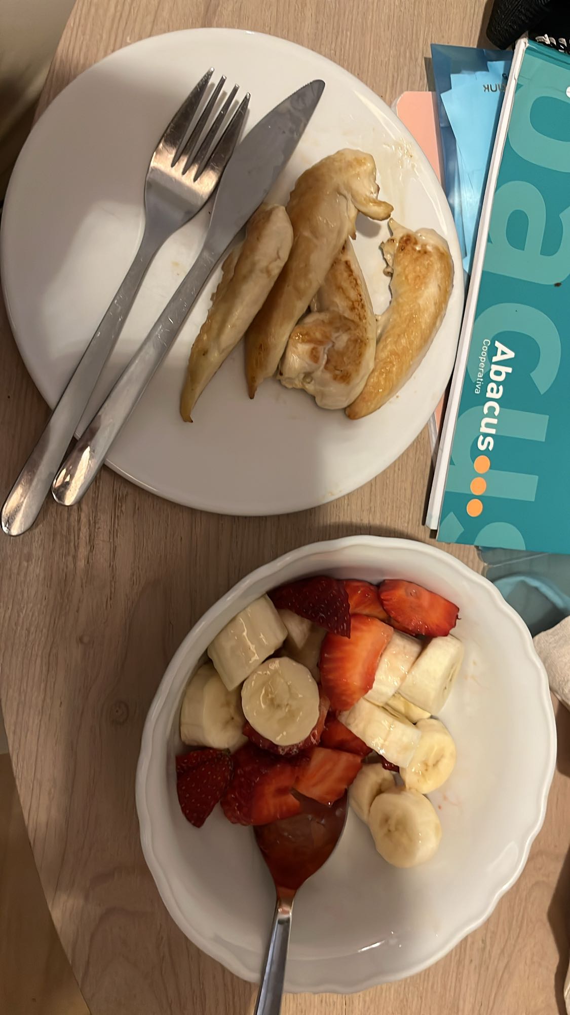 Pollo con ensalada de frutas