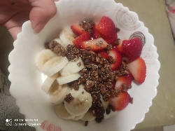 Bol de fruits et granola