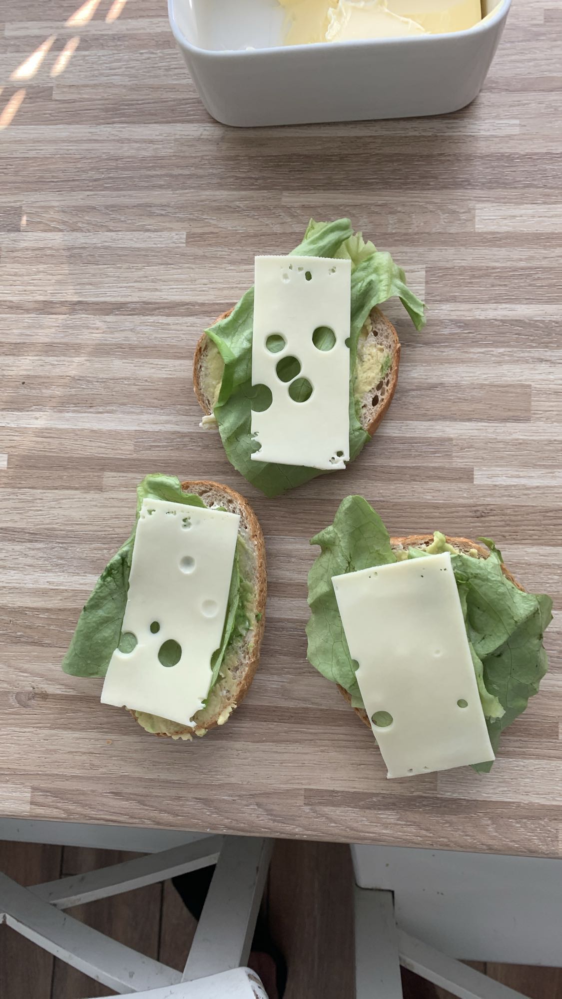 Kanapki z serem i sałatą