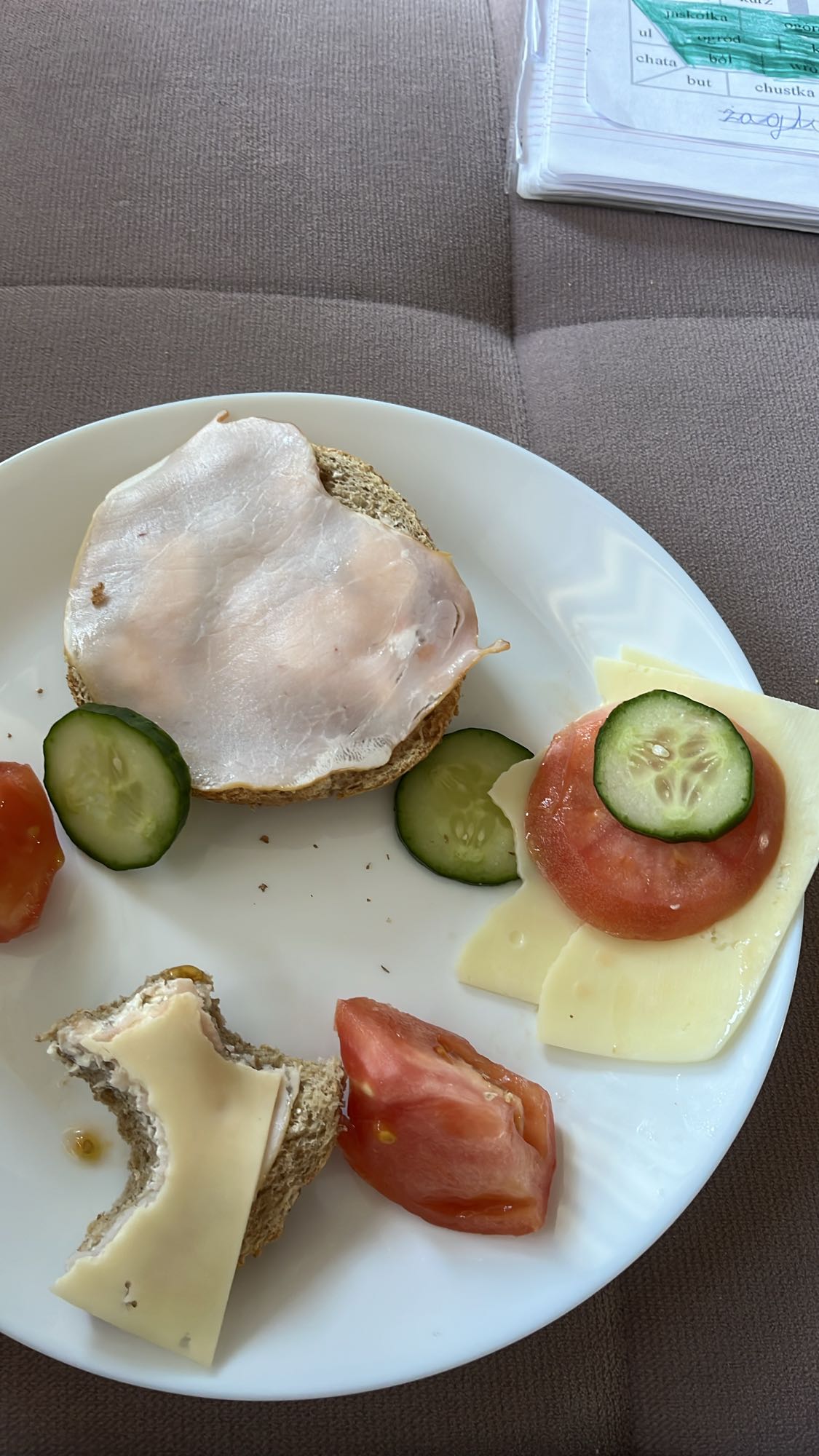 Kanapki z serem i szynką