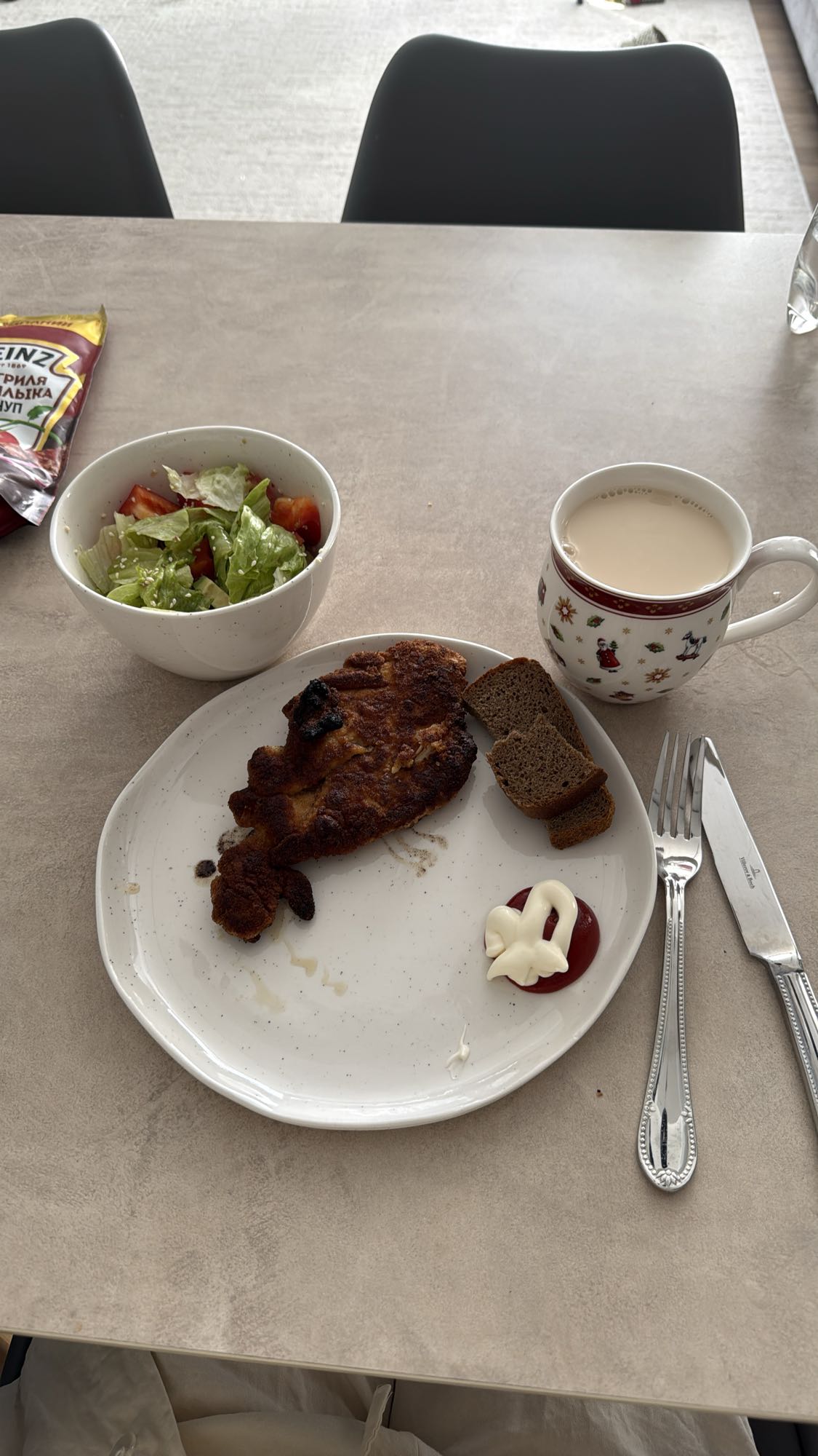 Жареное мясо с салатом