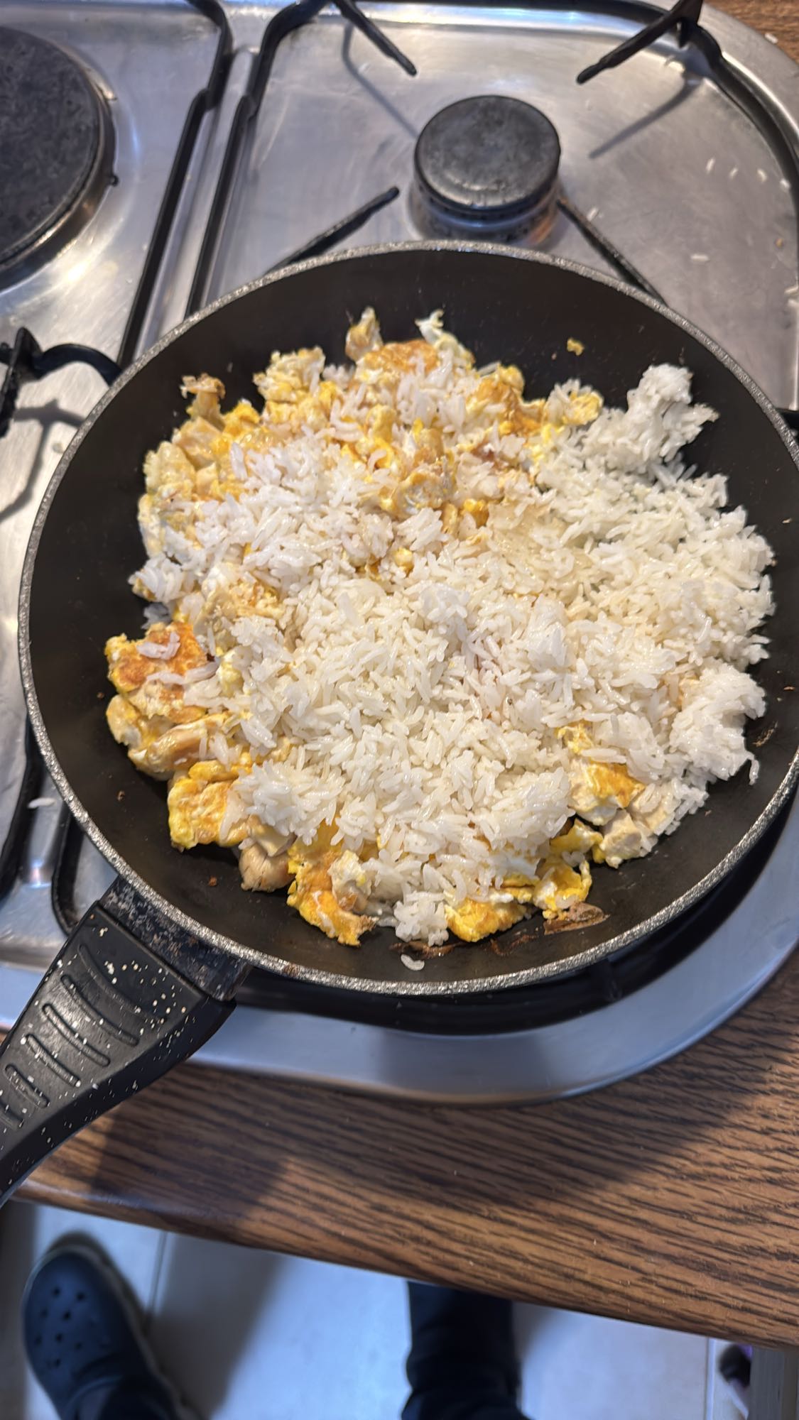 Arroz con pollo y huevo